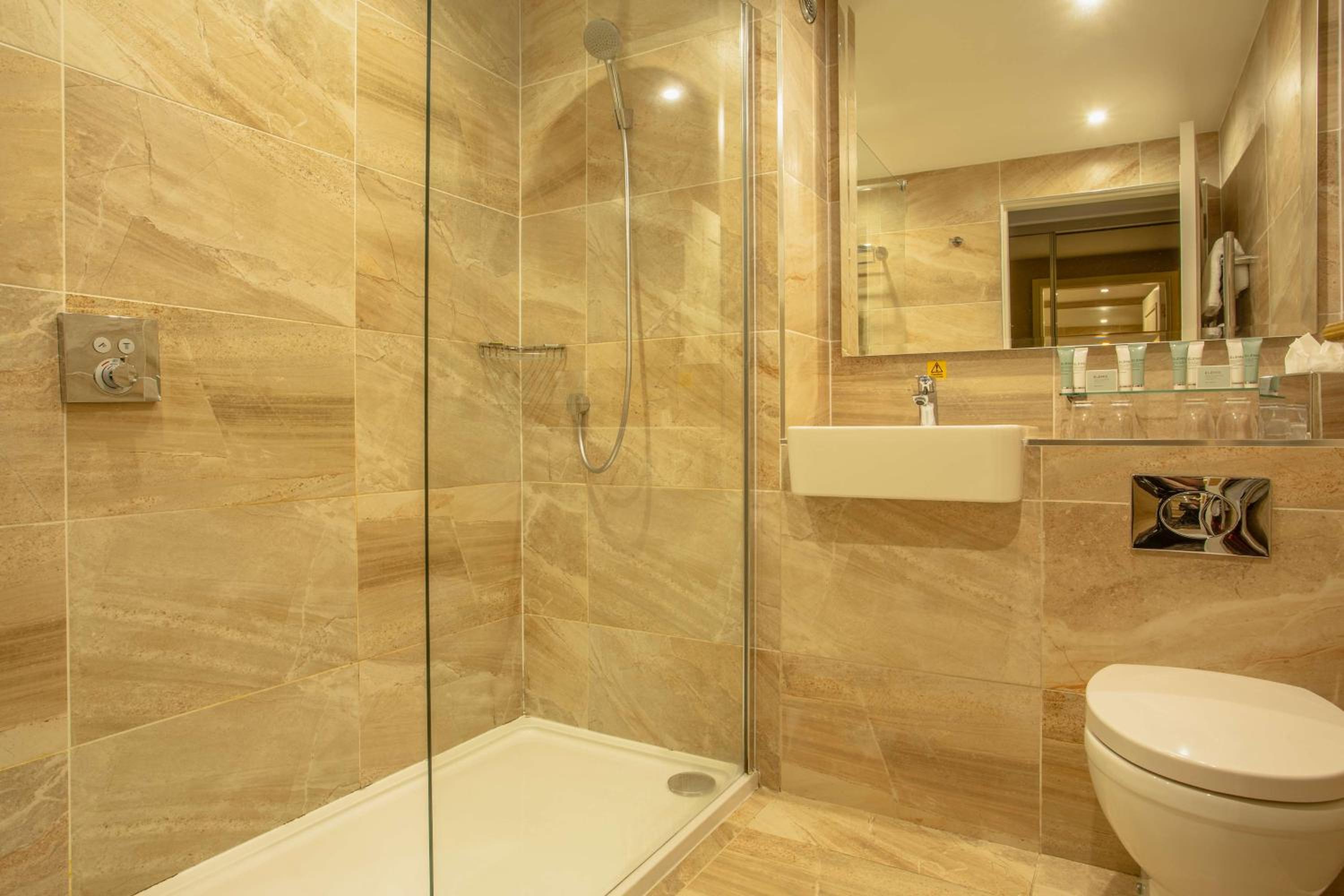 Executive Double Room with Two Double Beds - Photo 3
