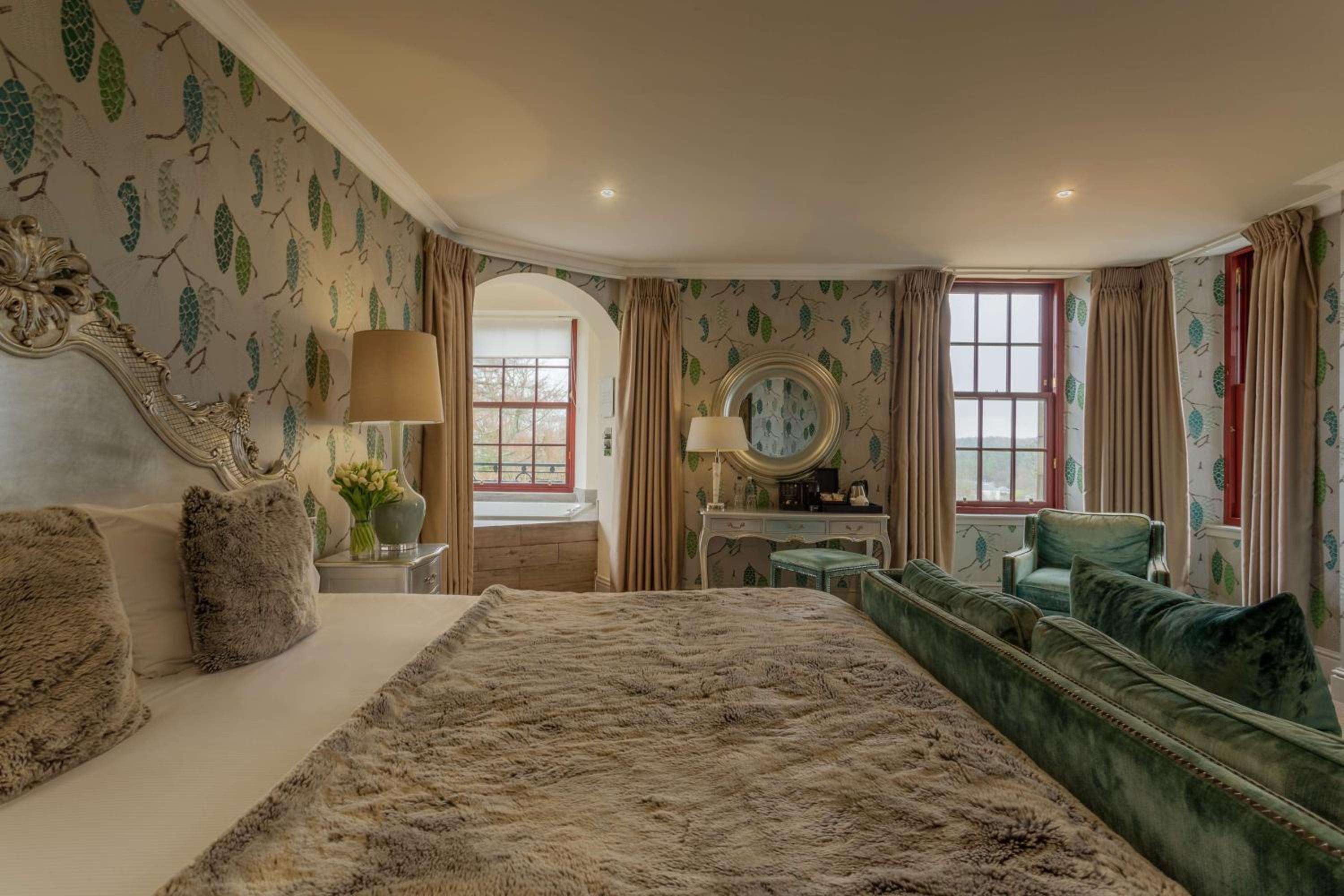 Clyde Suite with Spa Bath - Photo 2