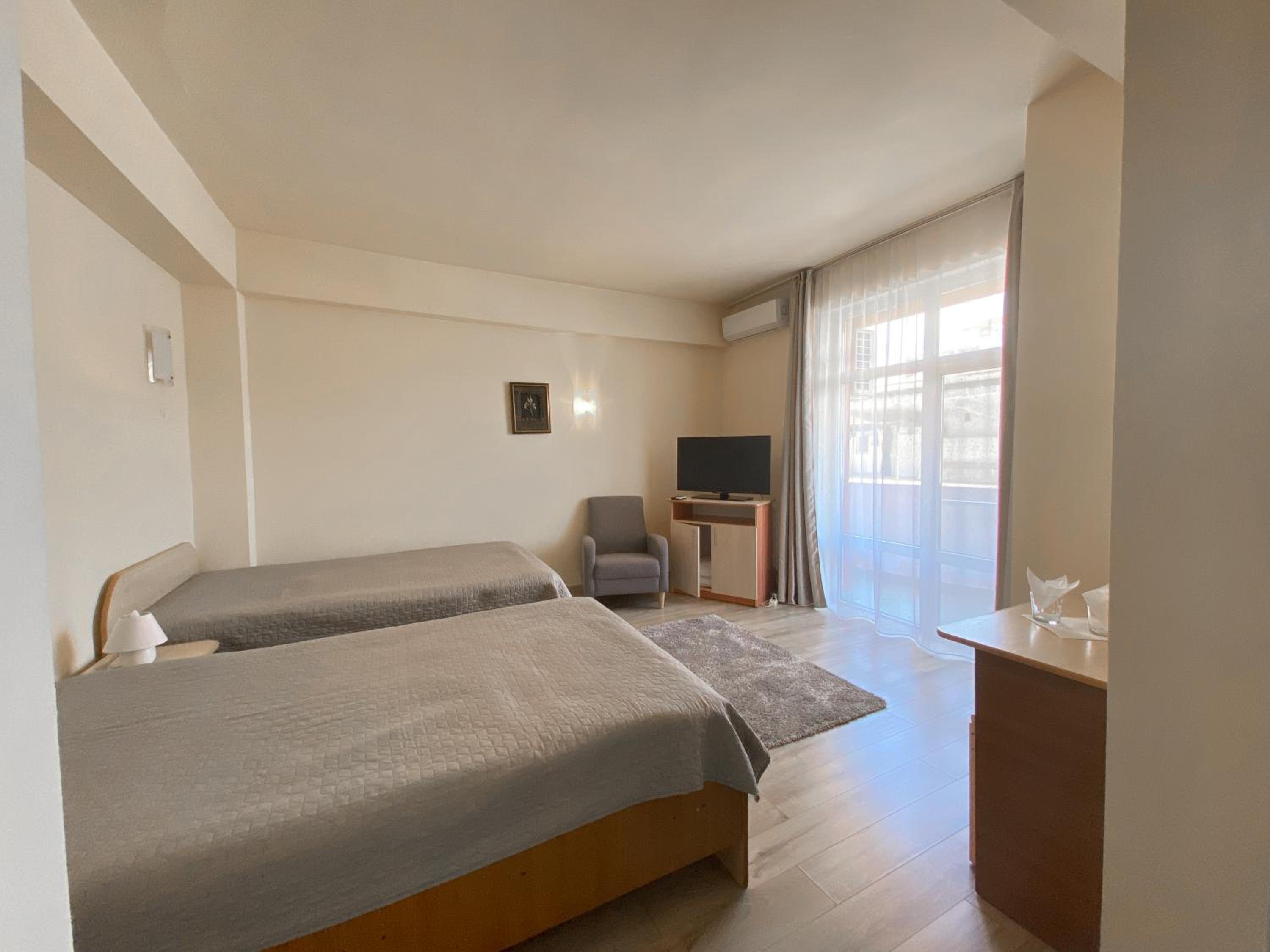 Twin Room - Photo 1