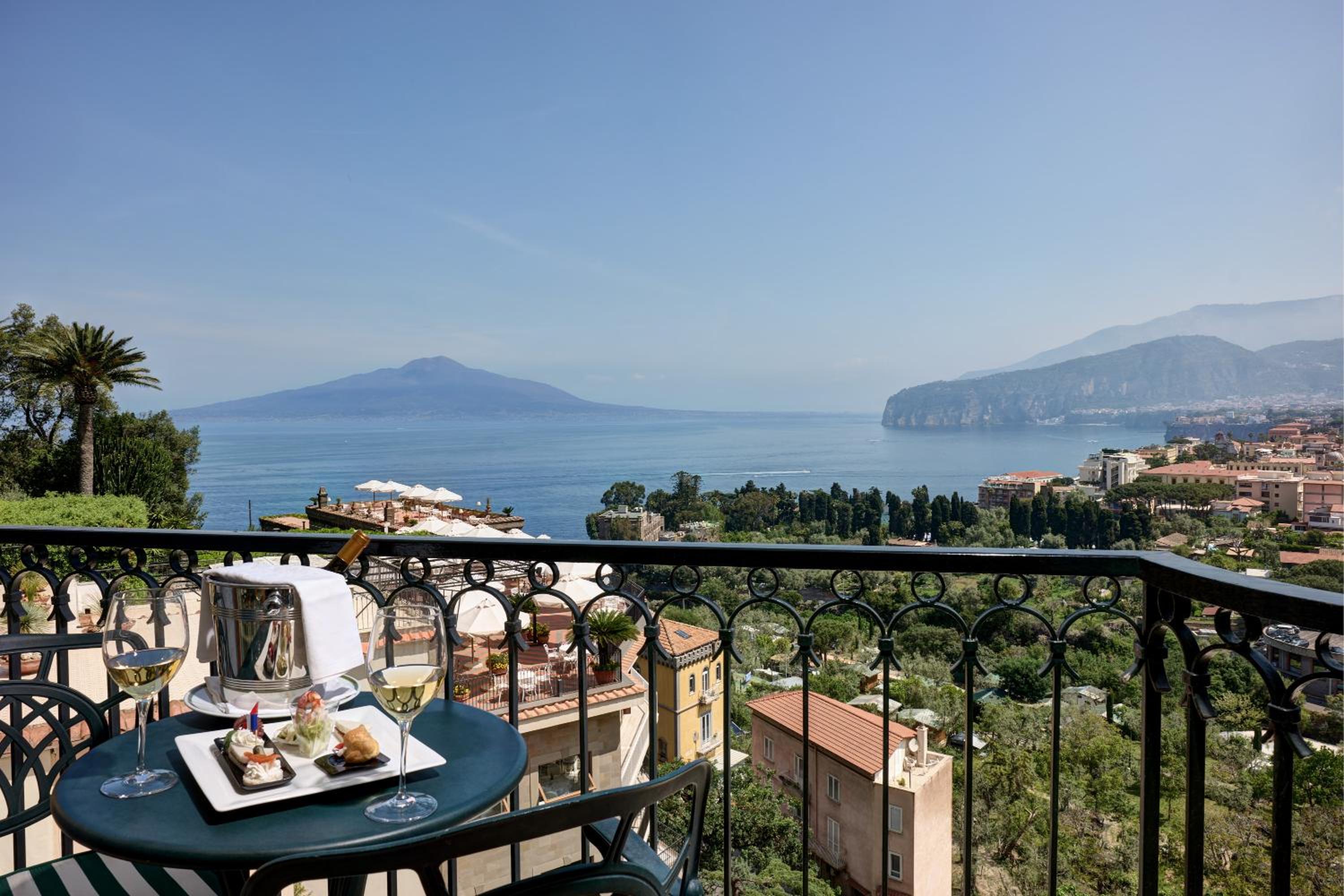 Premier Double or Twin Room with Sea View - Photo 7