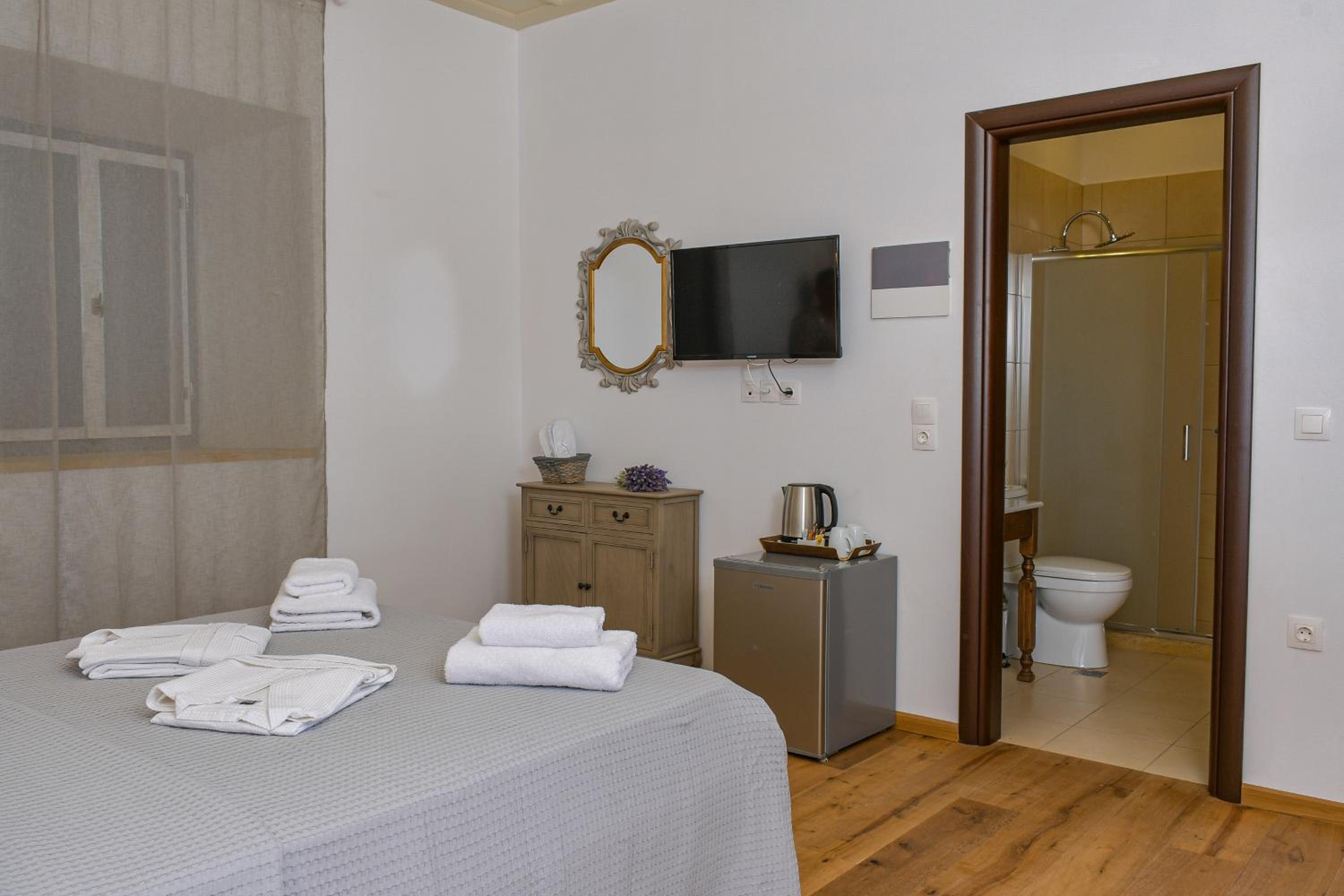 Deluxe Double Room photo 2
