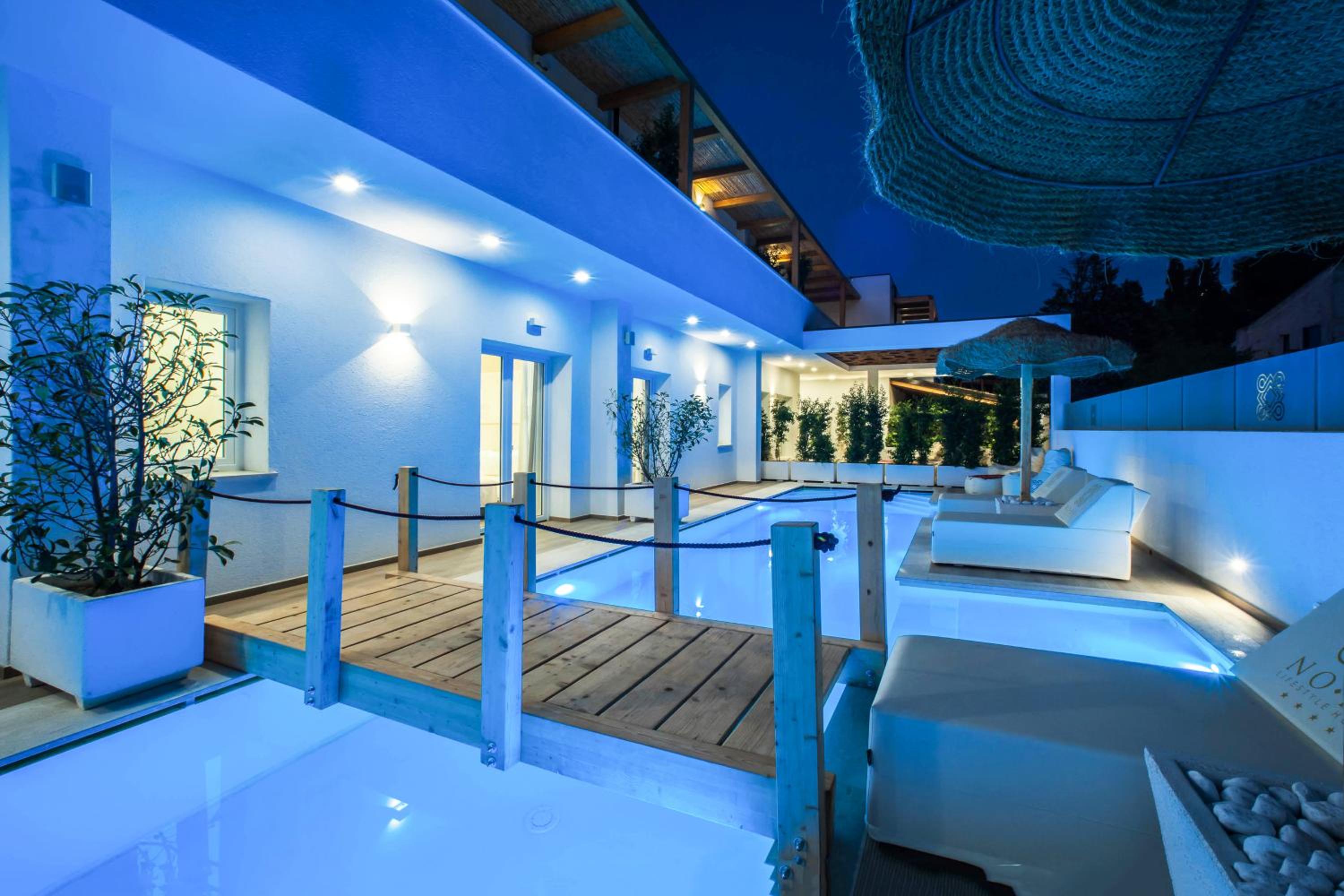 Deluxe Double or Twin Room with Pool Access - Photo 3