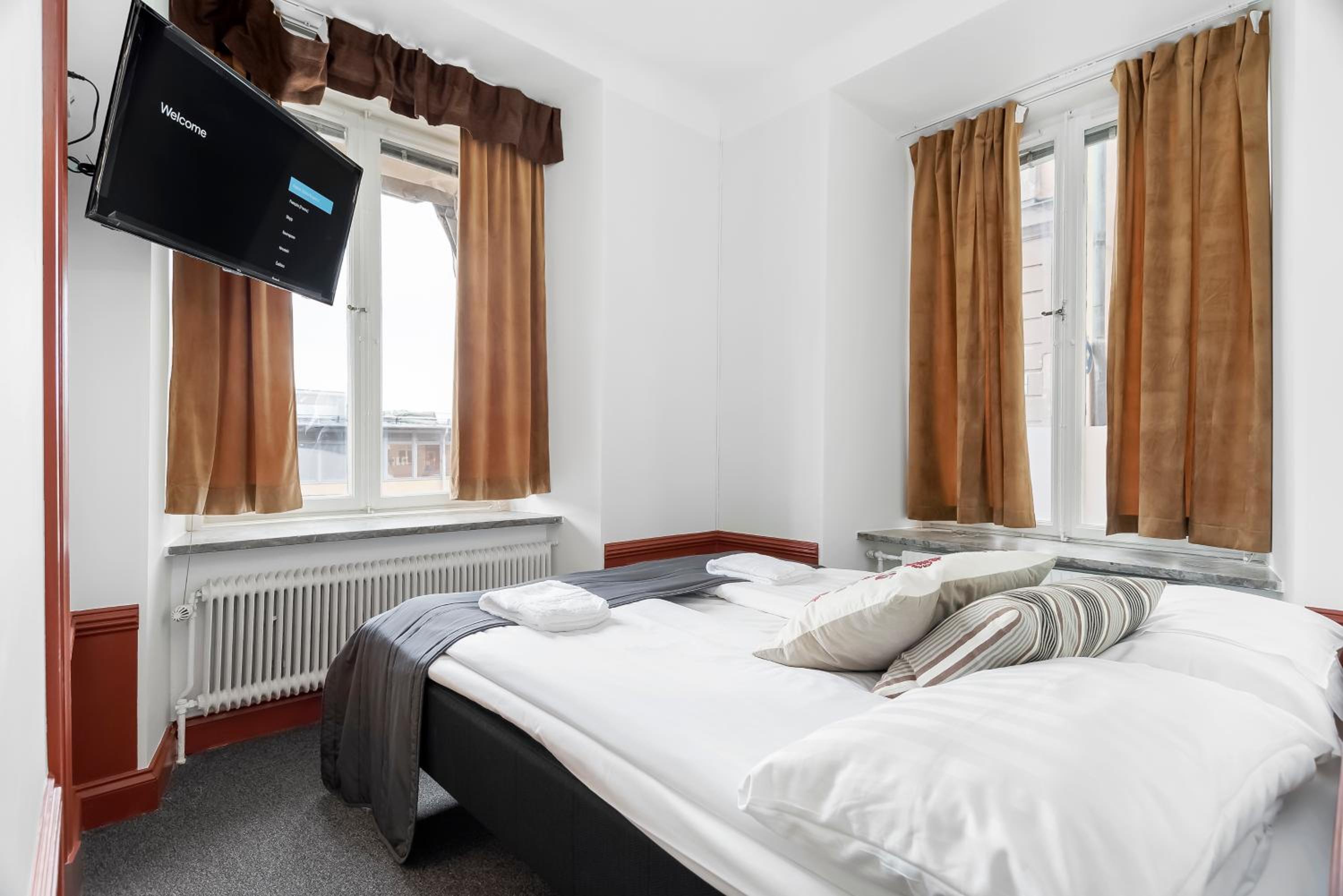 Twin Room with Bunk Bed & Windows