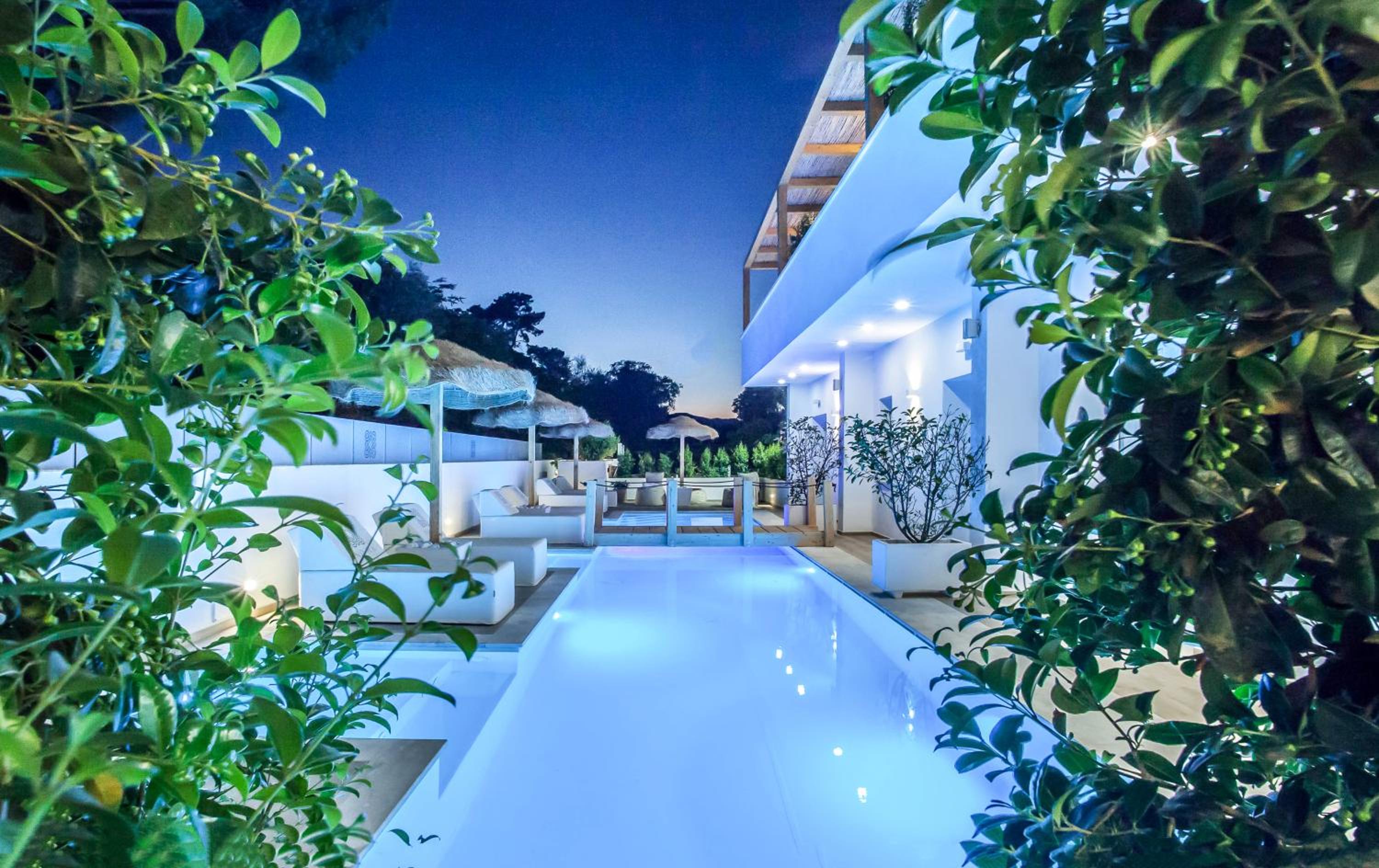 Deluxe Double or Twin Room with Pool Access - Photo 19