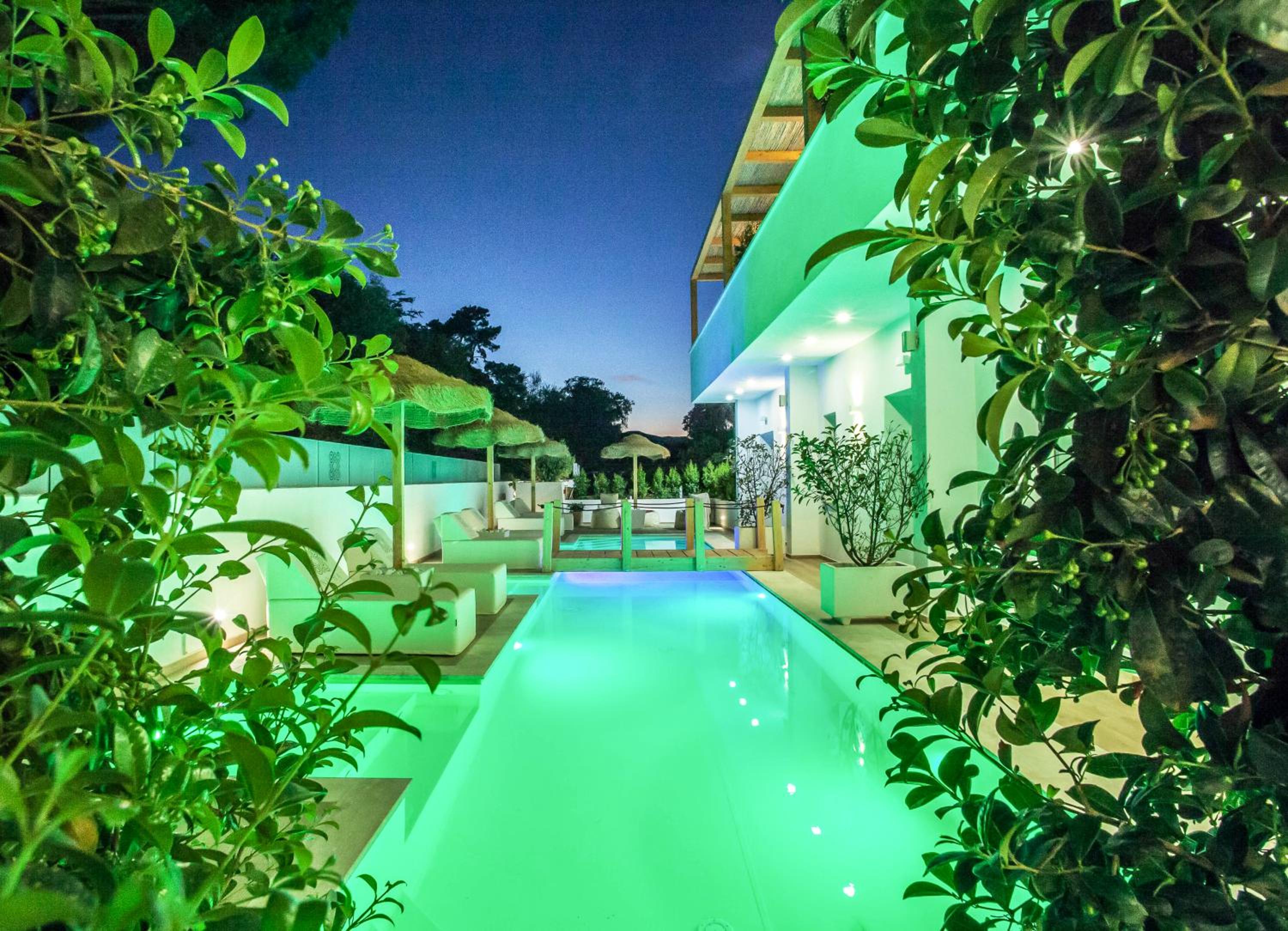 Deluxe Double or Twin Room with Pool Access - Photo 16