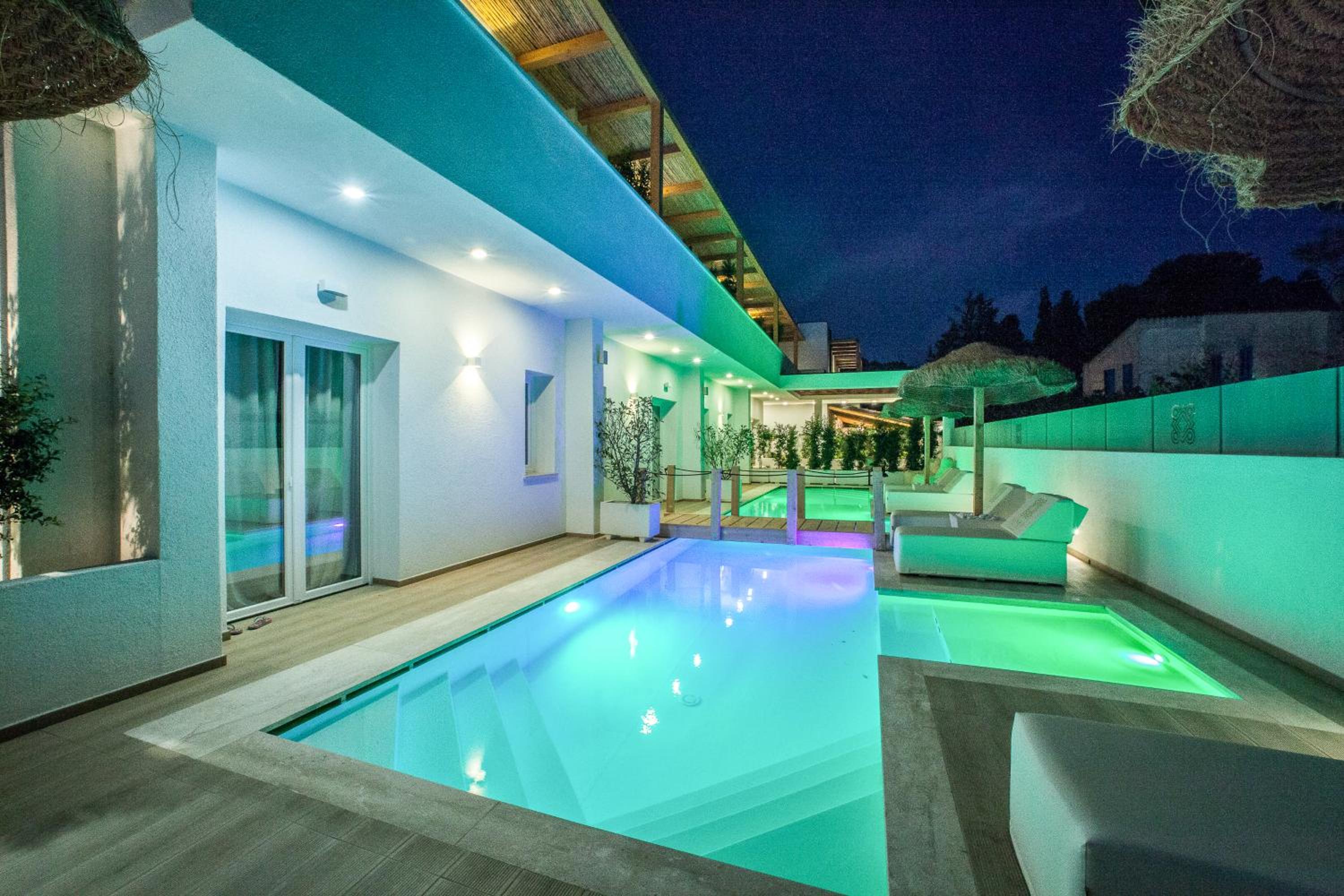 Deluxe Double or Twin Room with Pool Access - Photo 2