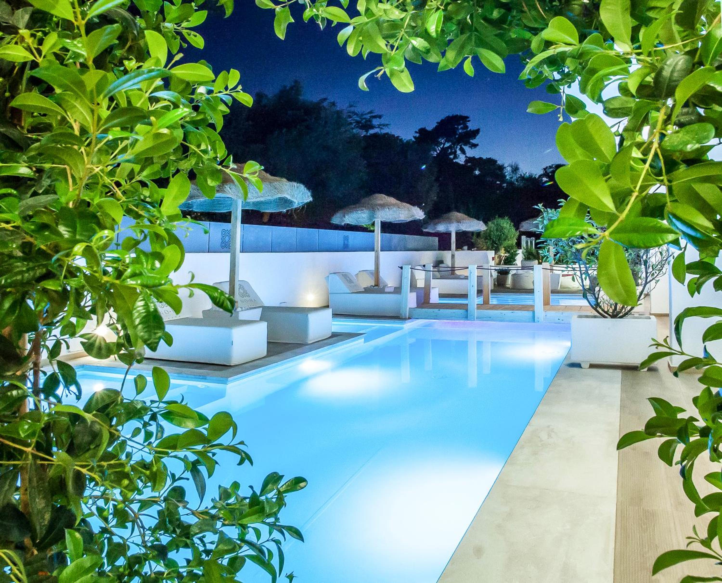 Deluxe Double or Twin Room with Pool Access - Photo 17