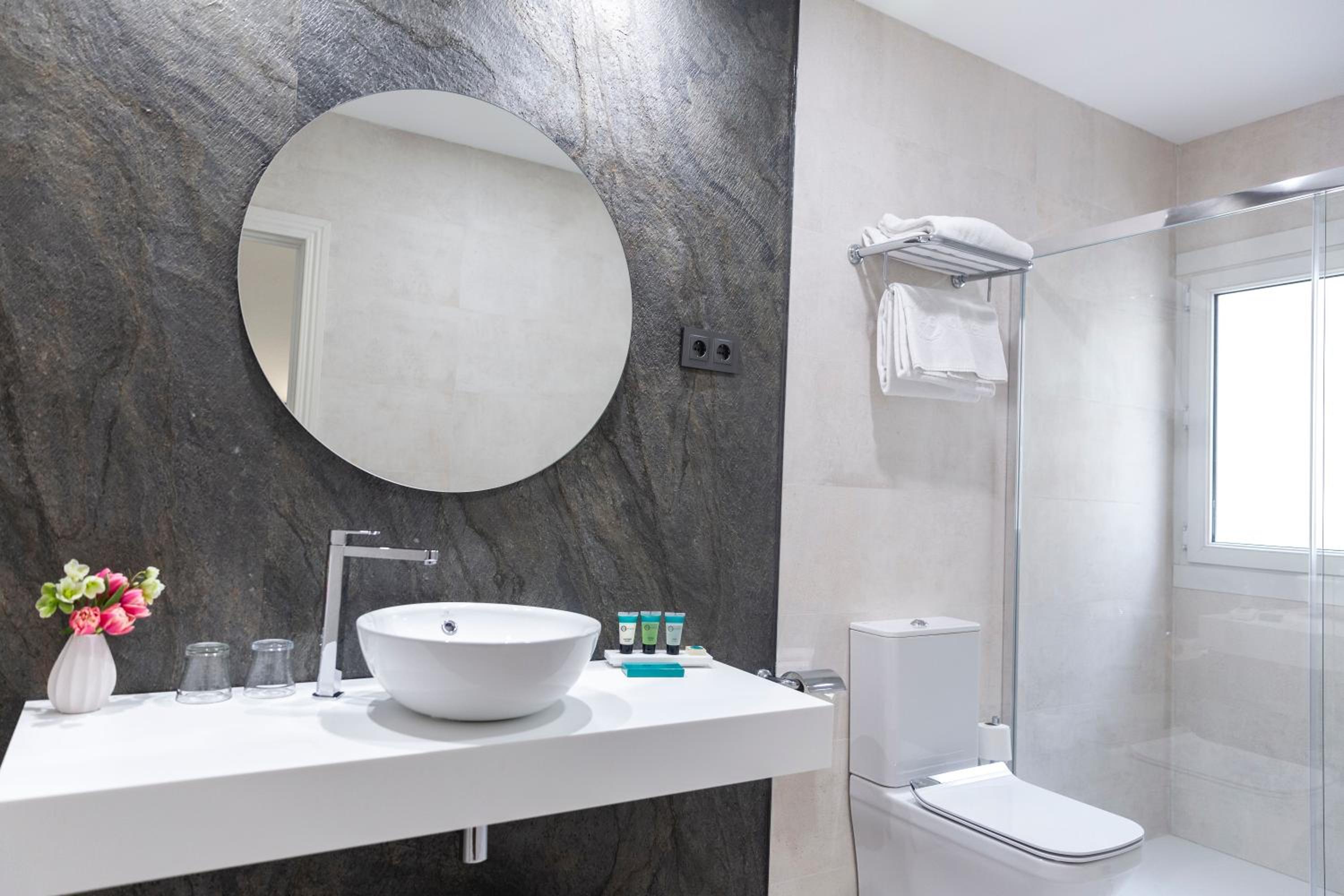 Double or Twin Room - Photo 2