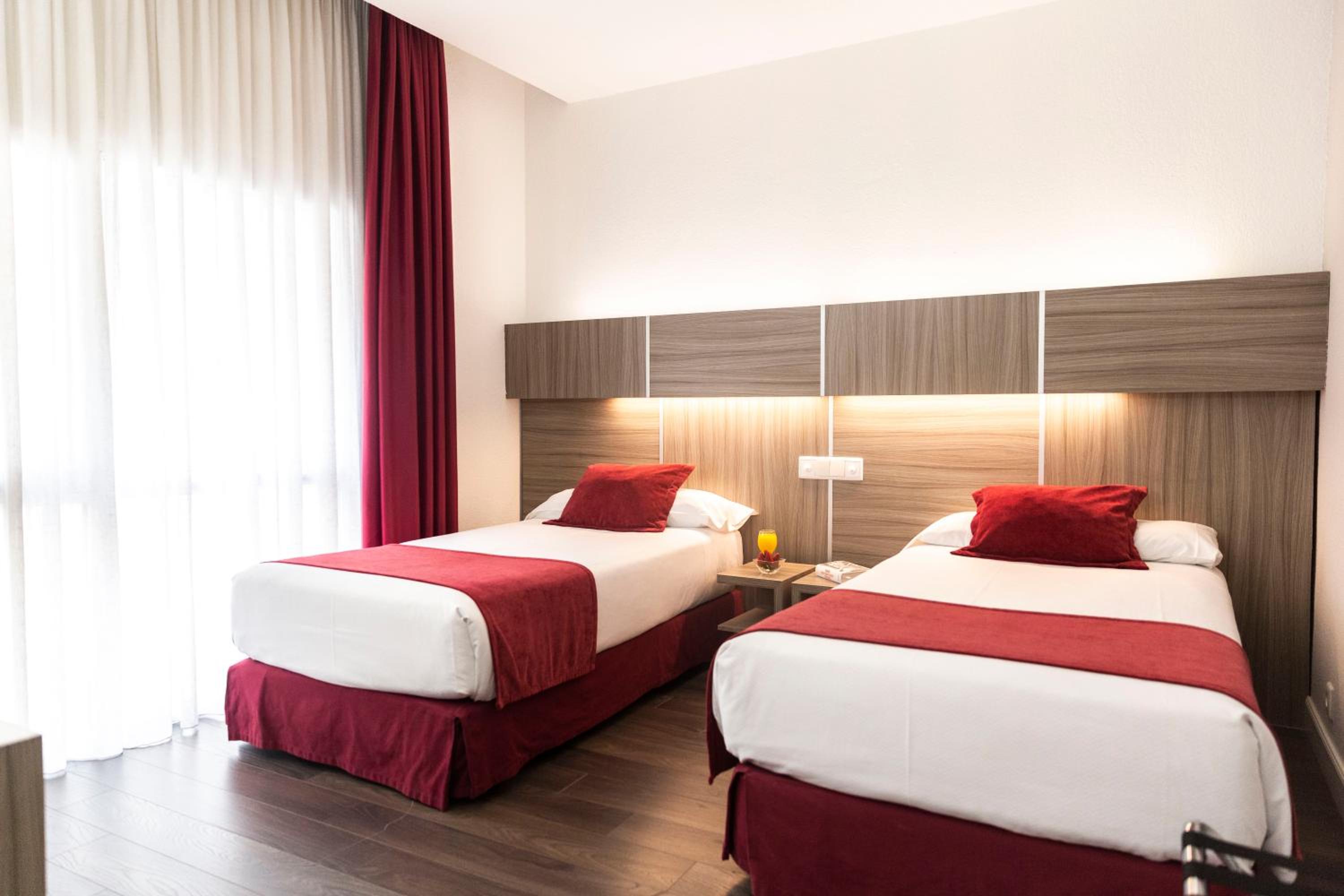 Double or Twin Room - Photo 7