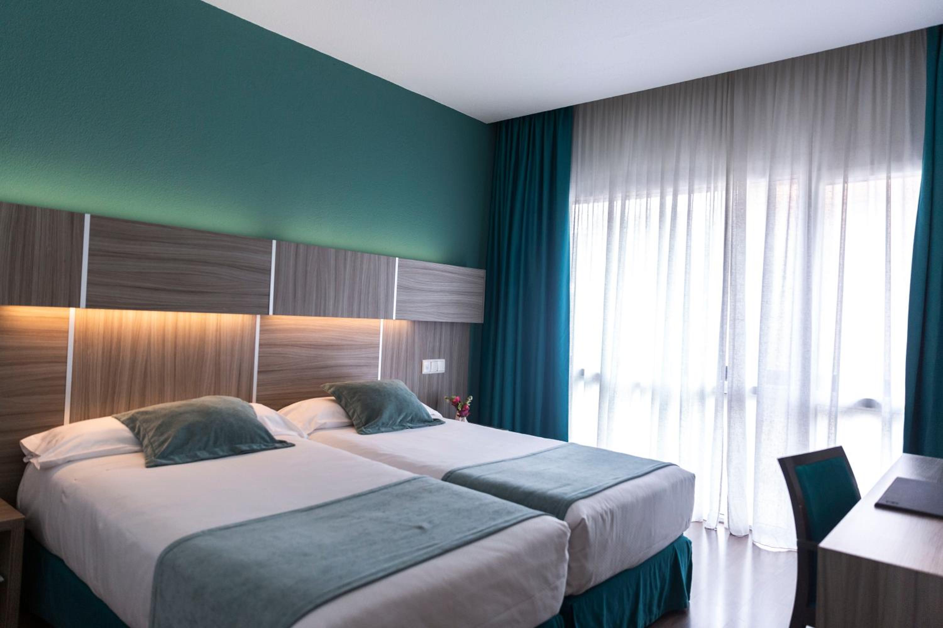 Double or Twin Room - Photo 4