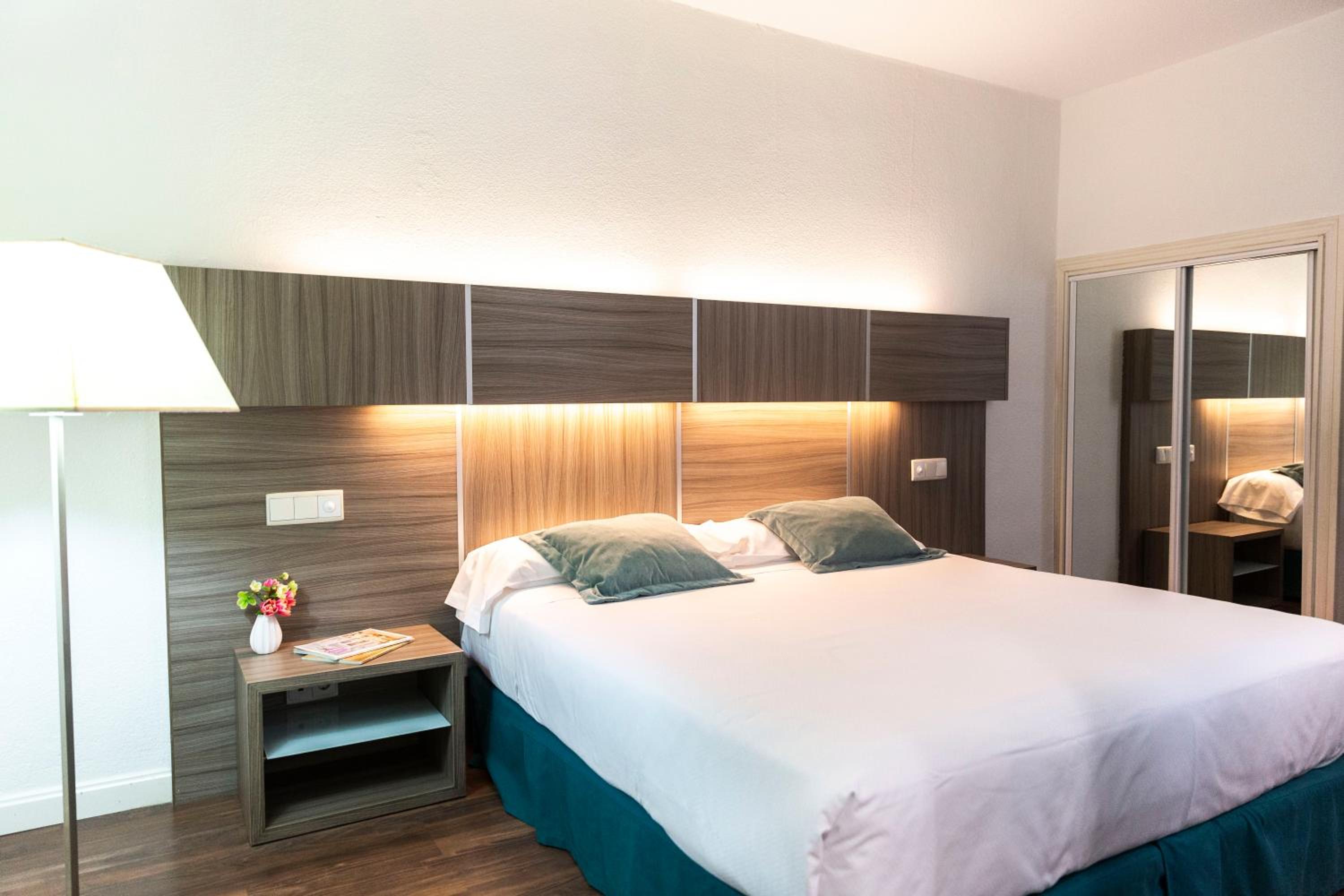 Double or Twin Room - Photo 5