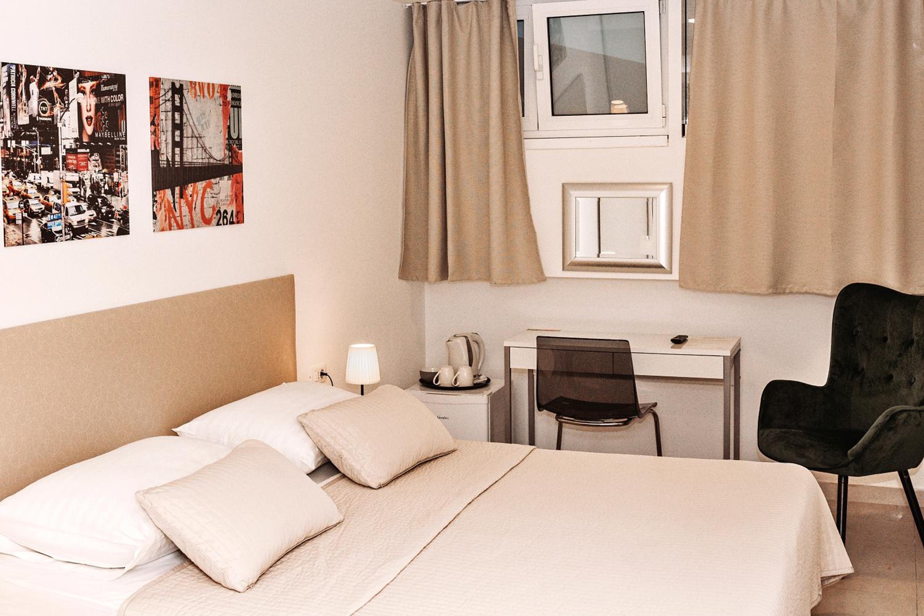 Double Room with Private Bathroom - Photo 3