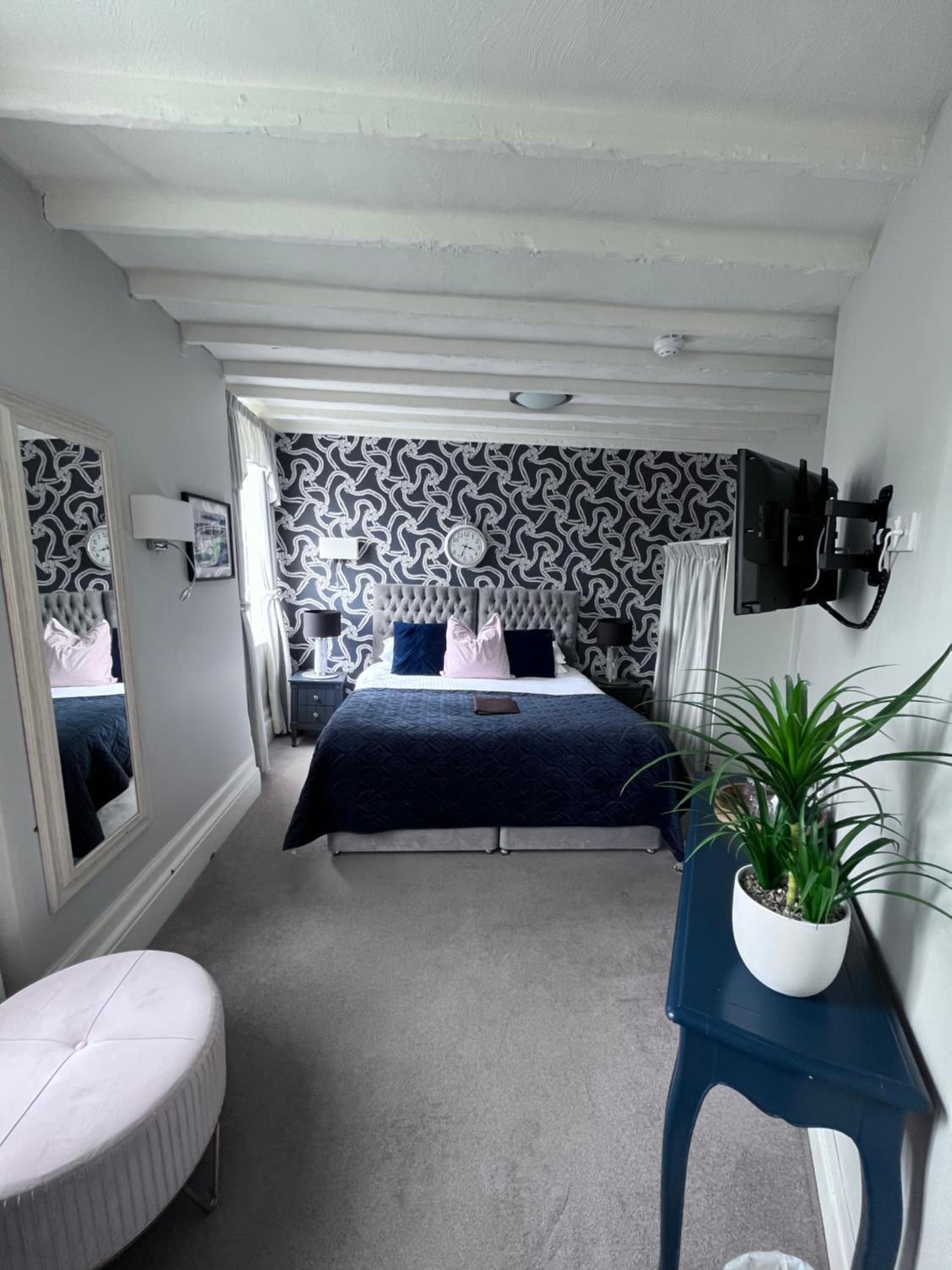 Double Room - Photo 6