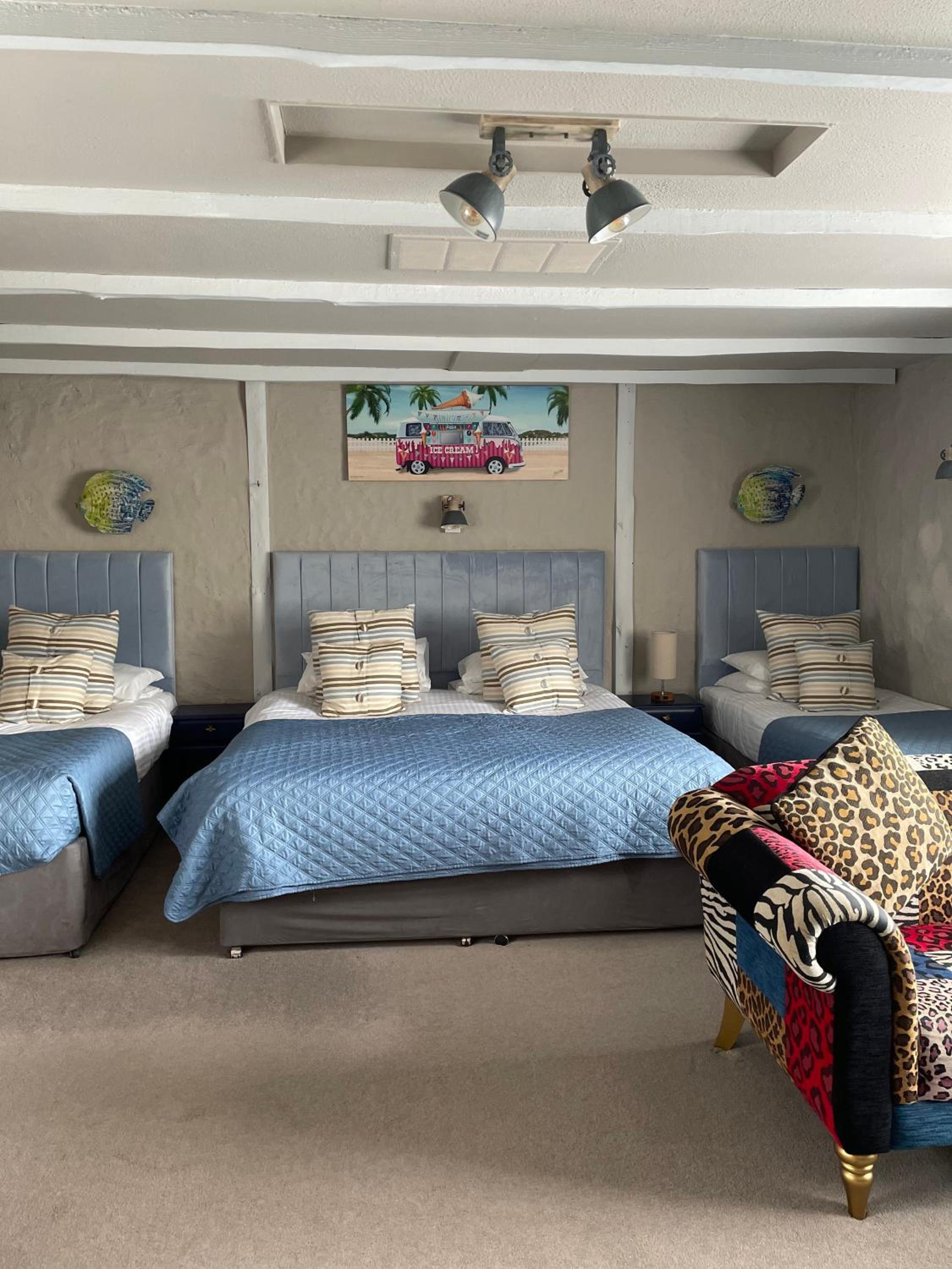 Deluxe Family Room - Photo 2