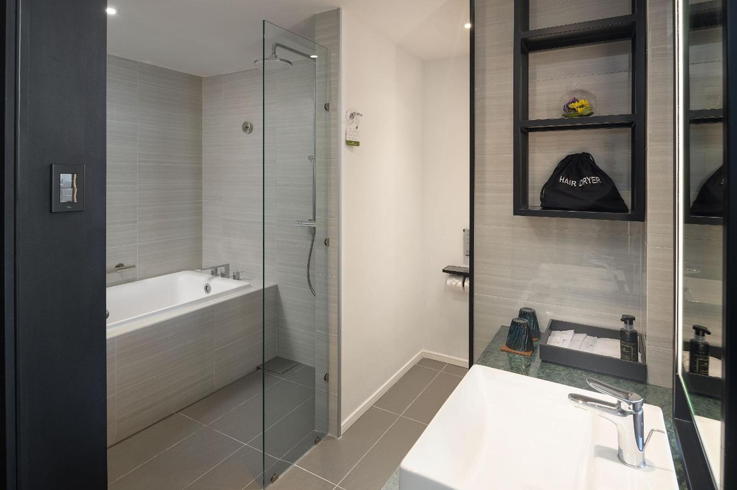 Standard King Room - Photo 2