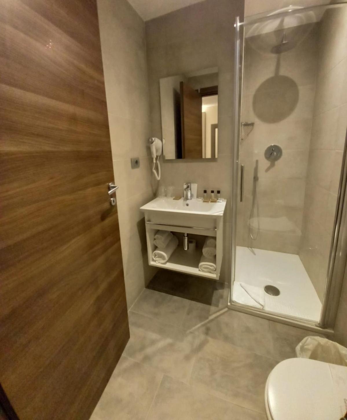Premium Double or Twin Room photo 2