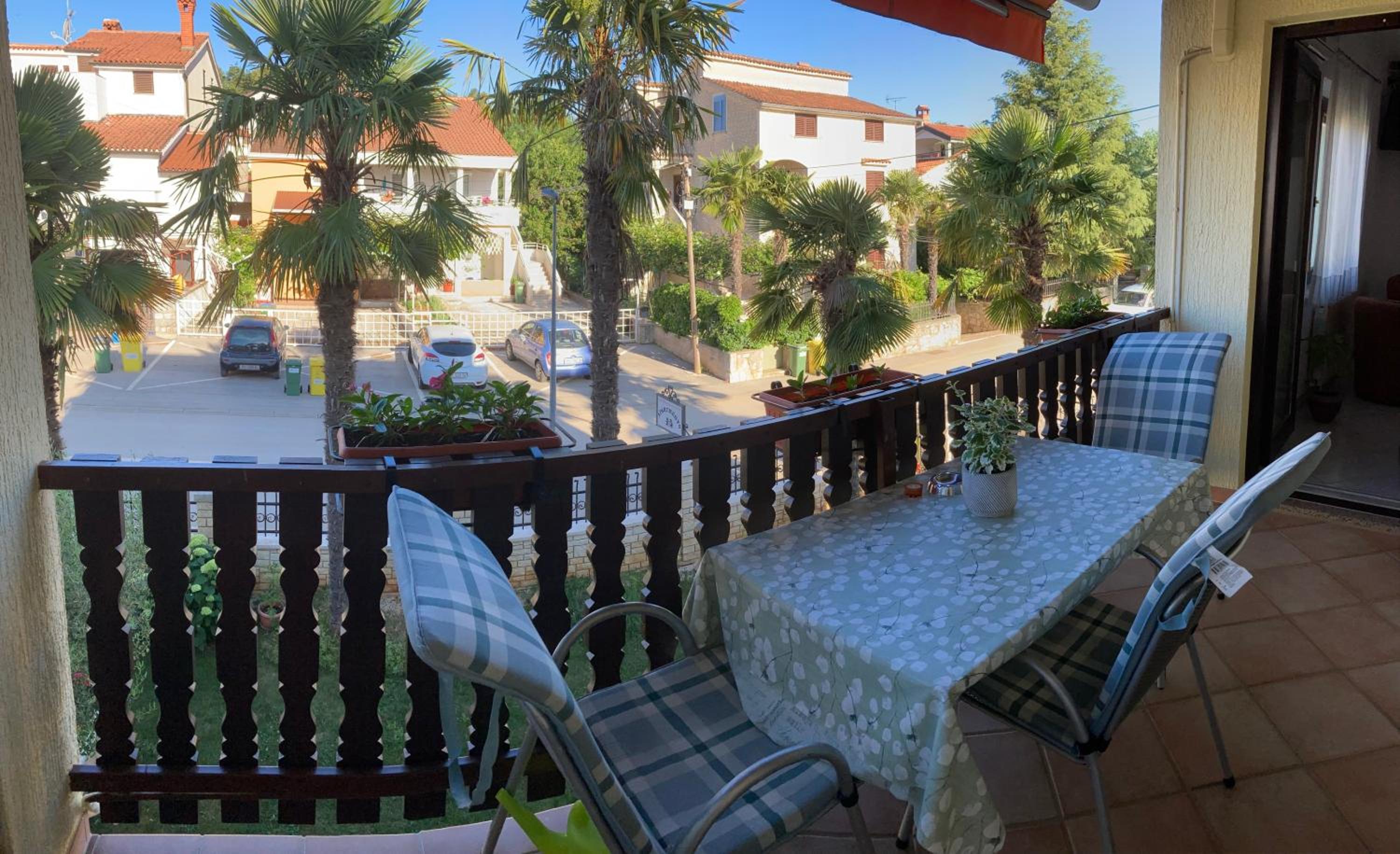 Apartment with Balcony photo 2