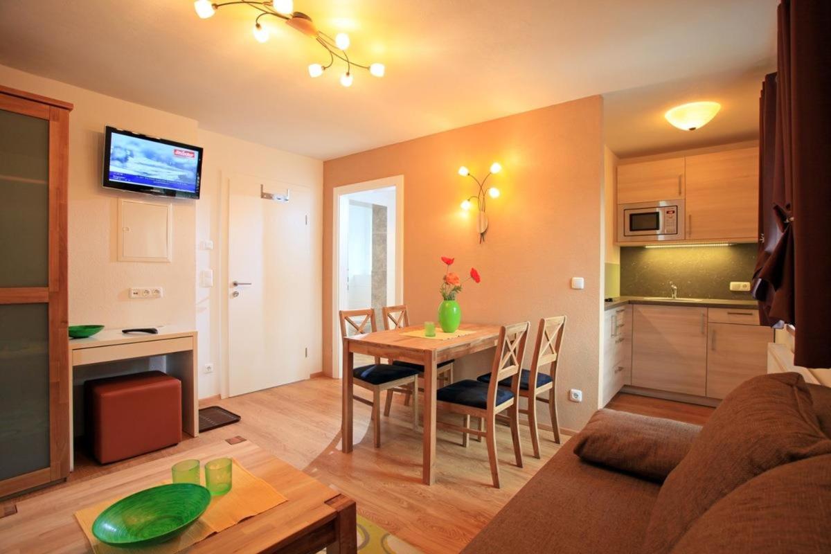 One-Bedroom Apartment with Shower photo 1