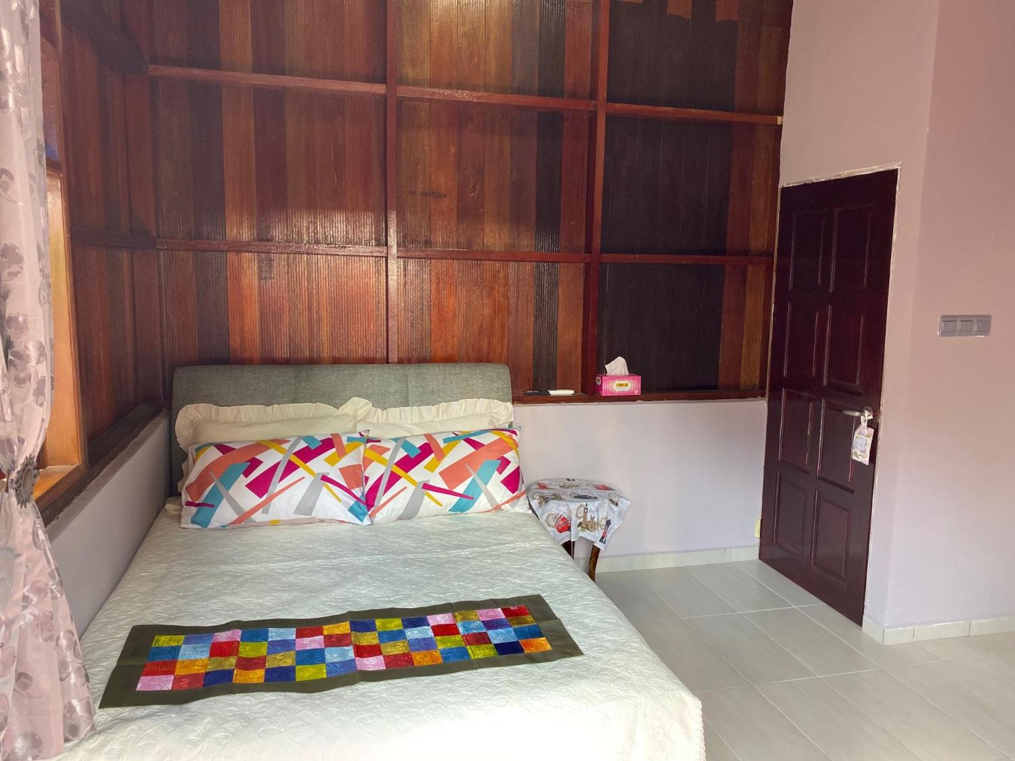 Family Room With Private Bathroom photo 2