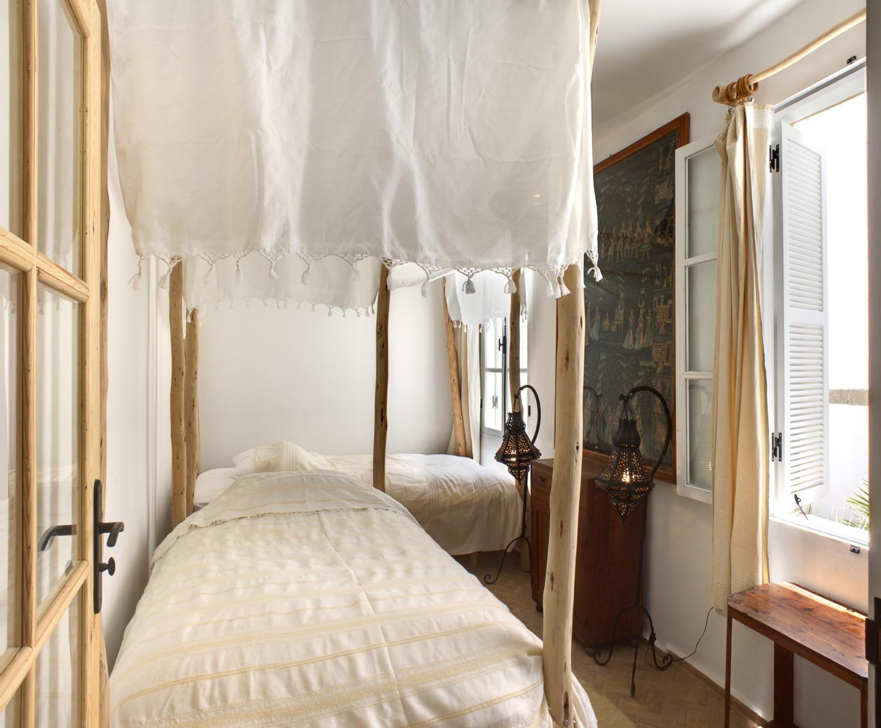 Twin Room with Bathroom photo 2