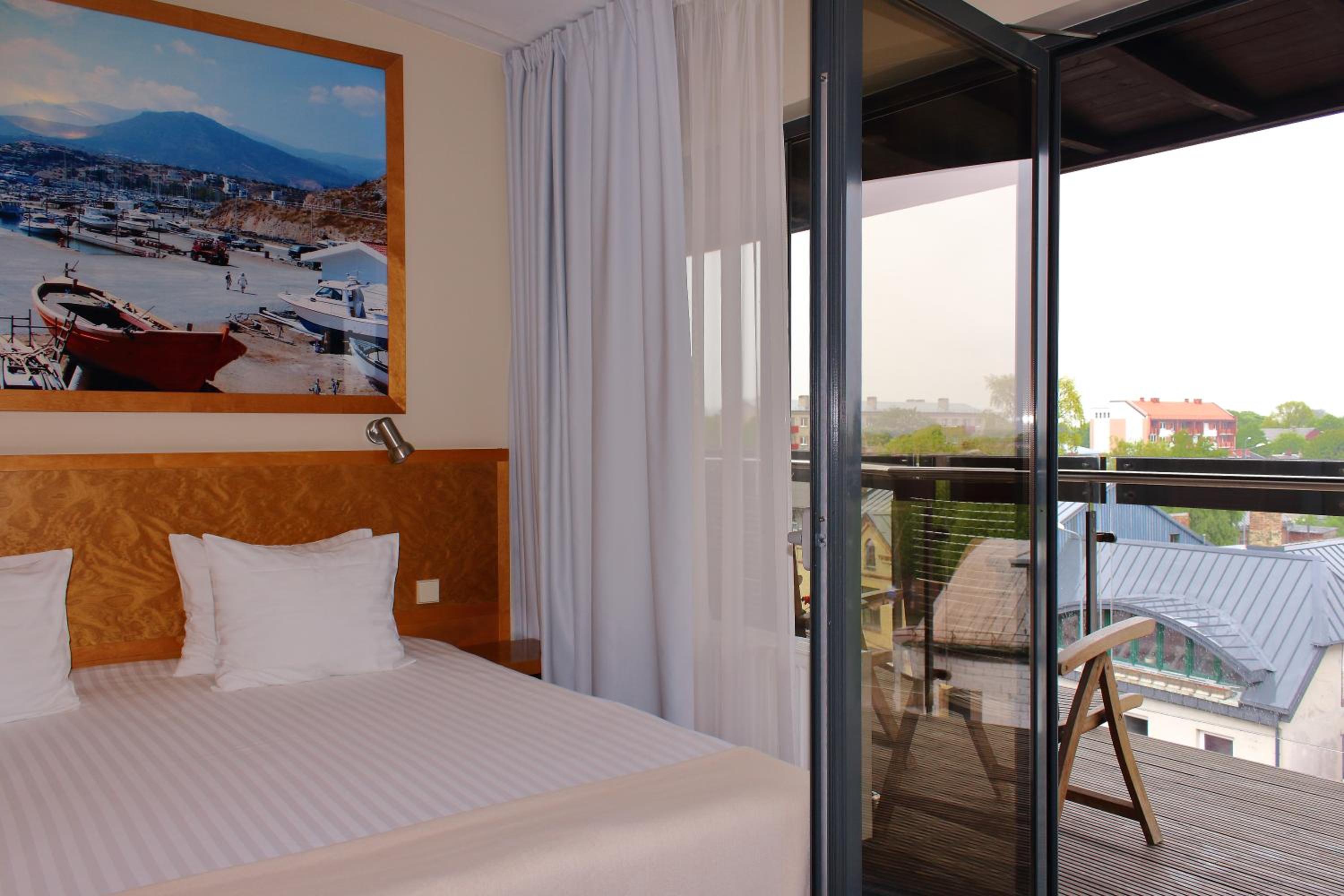 Standard Double or Twin Room with Balcony - Photo 4