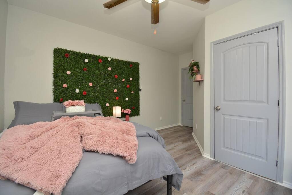 One-Bedroom Apartment - Photo 4