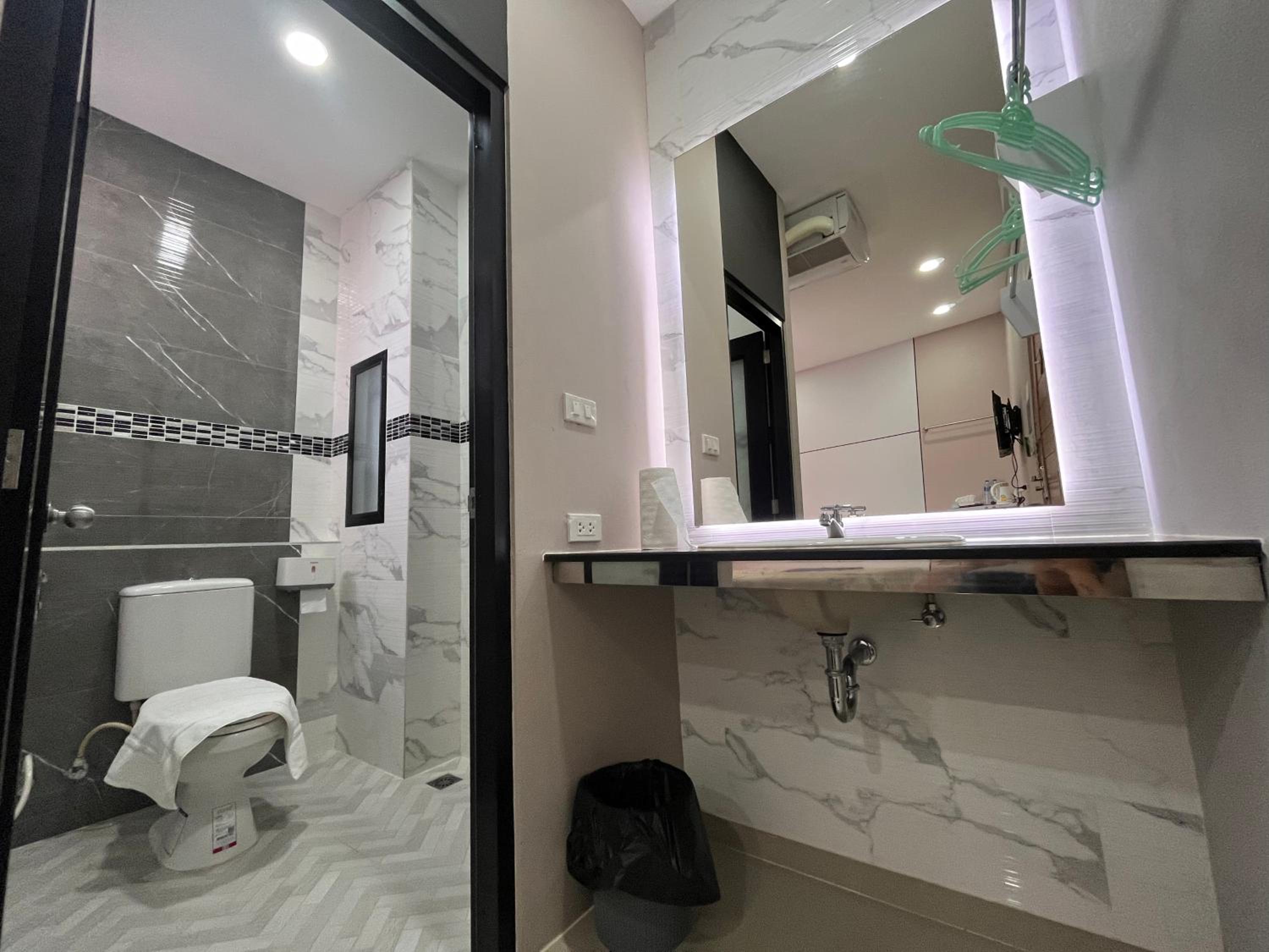 Small Double Room - Photo 6
