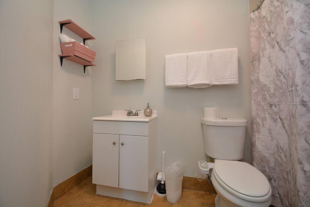 One-Bedroom Apartment - Photo 7