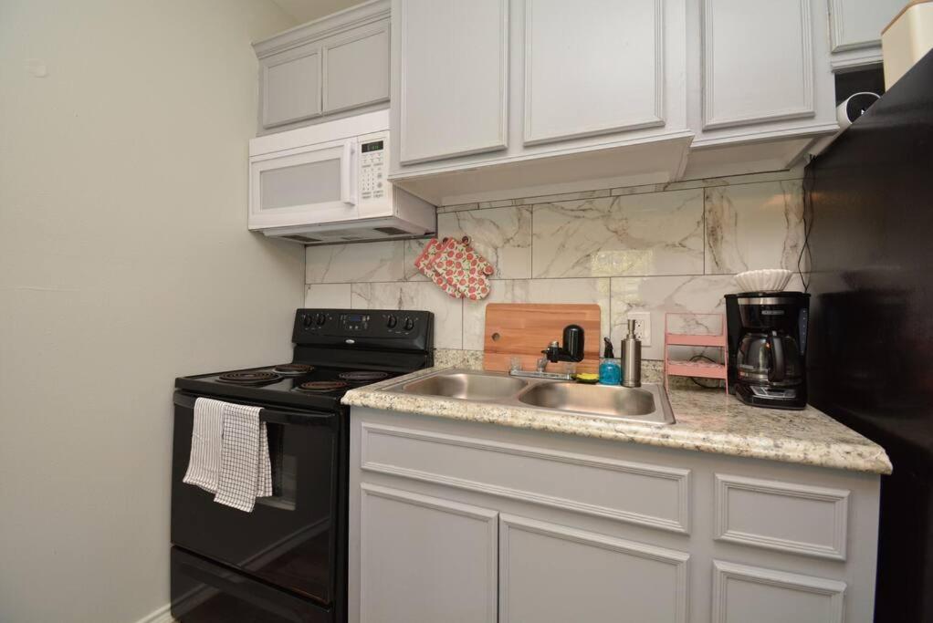 One-Bedroom Apartment - Photo 15