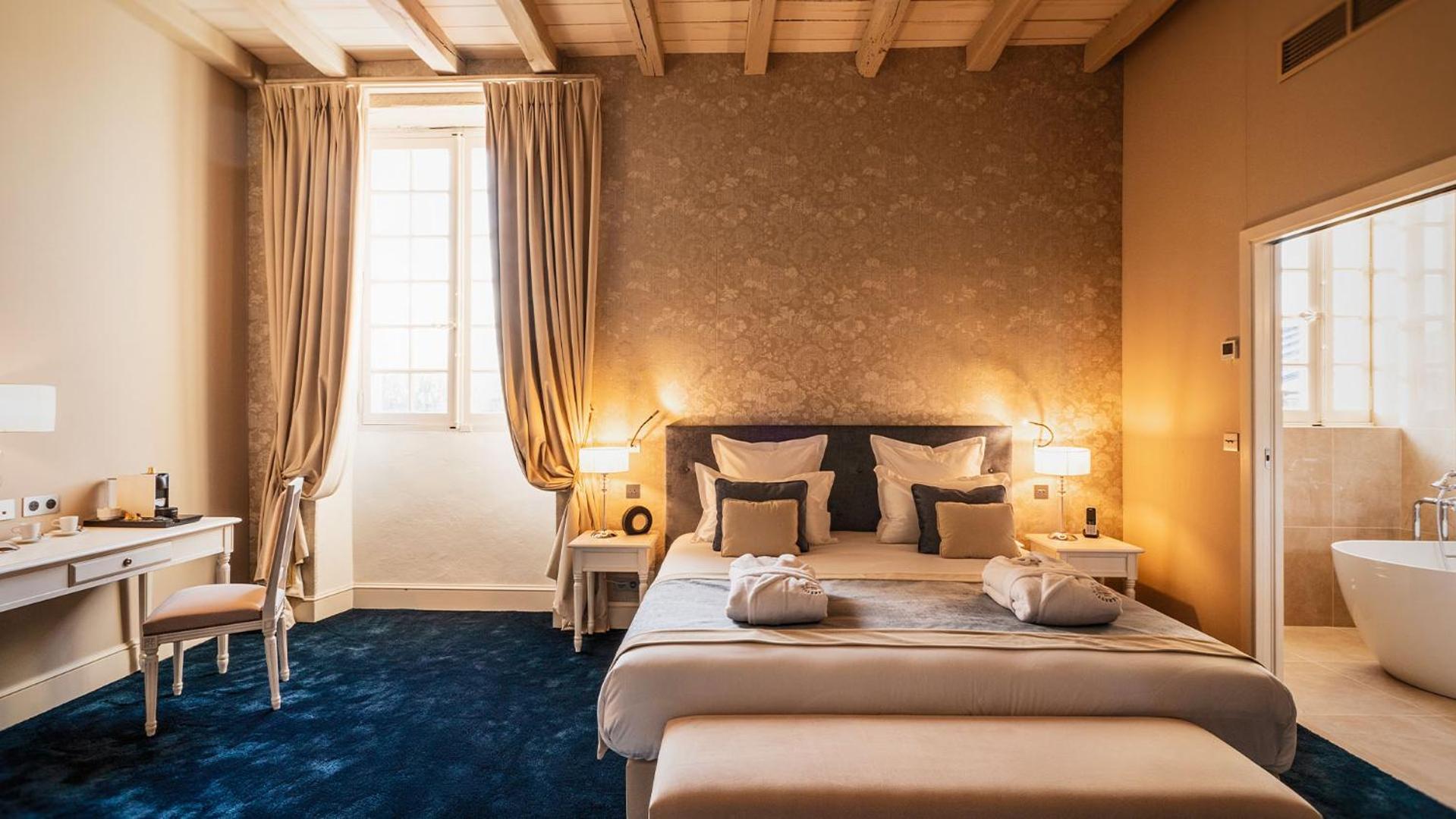 Superior Suite - Photo 1