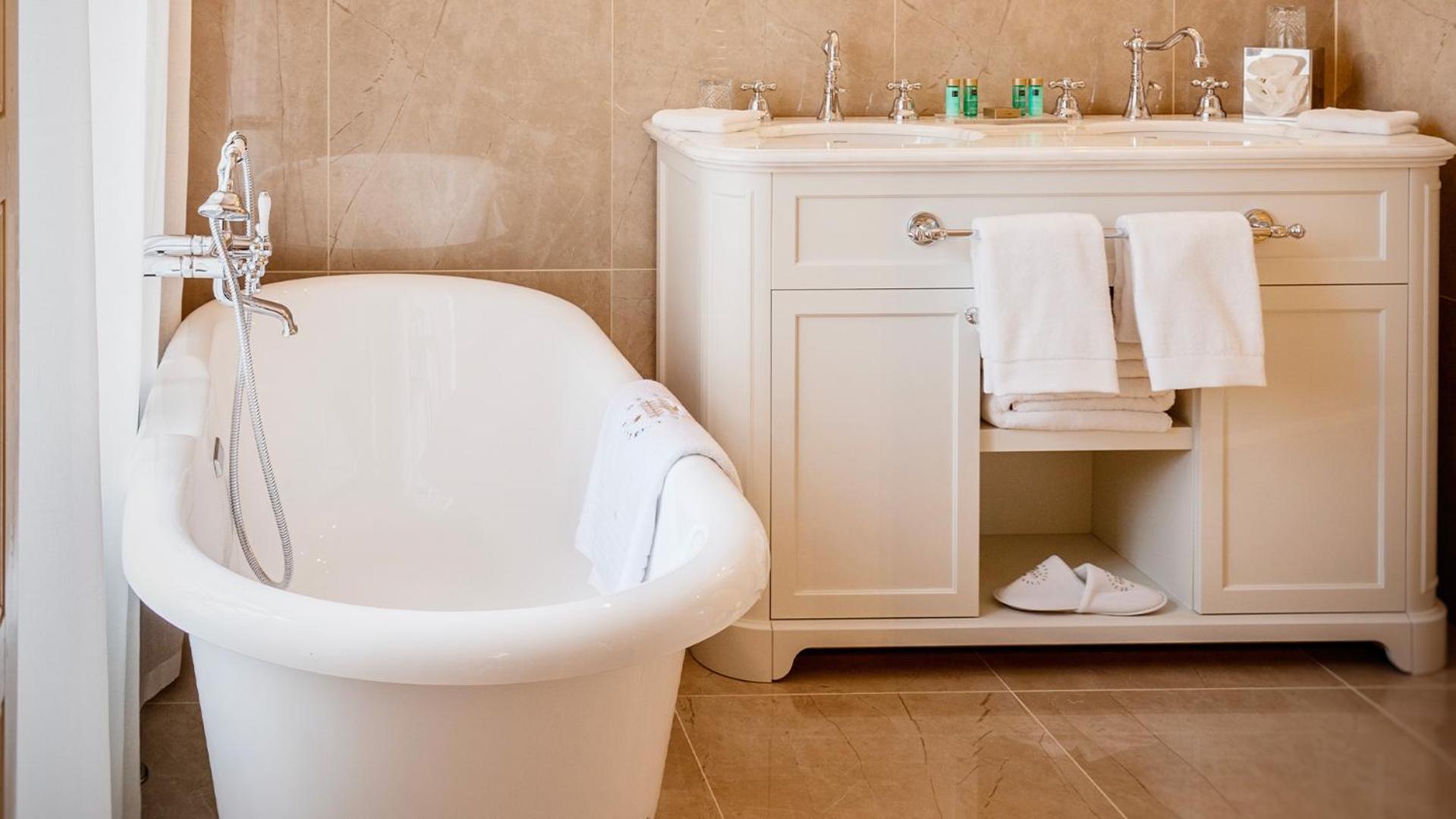 Superior Suite - Photo 3