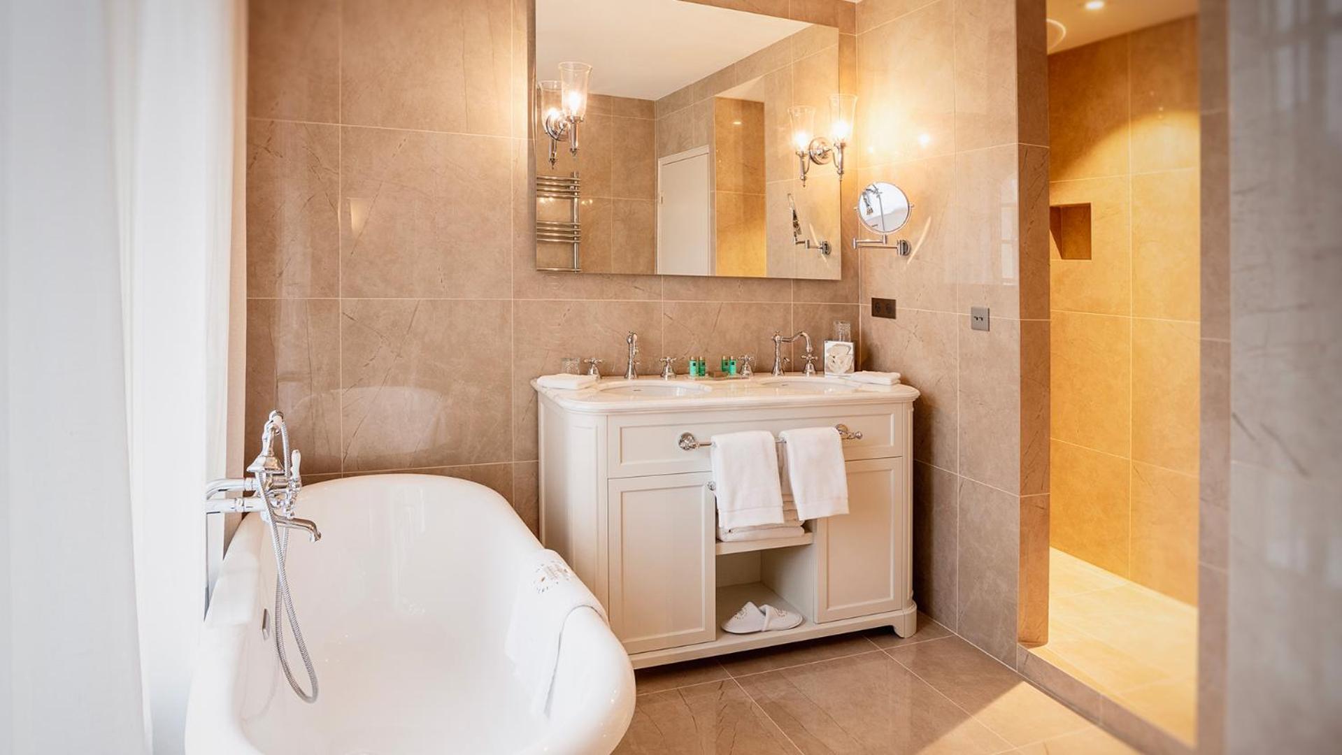 Superior Suite - Photo 4