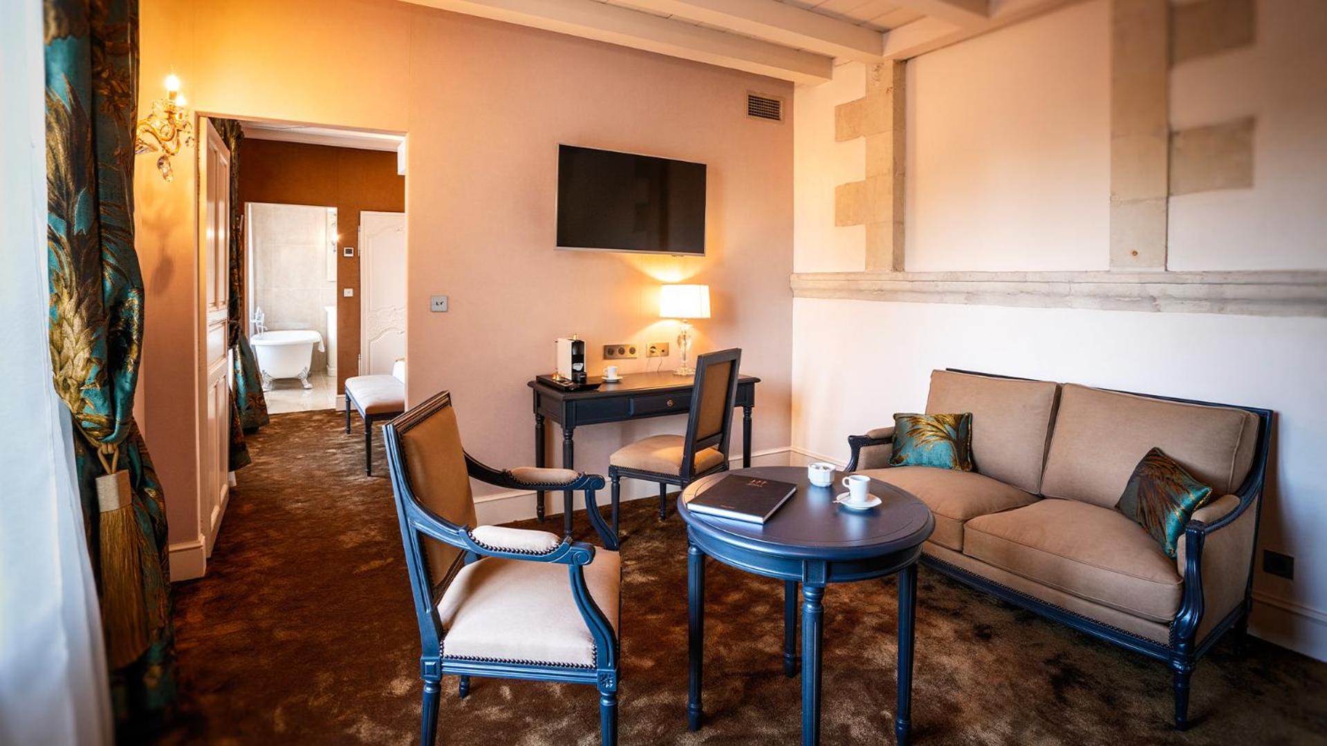 Suite - Photo 3