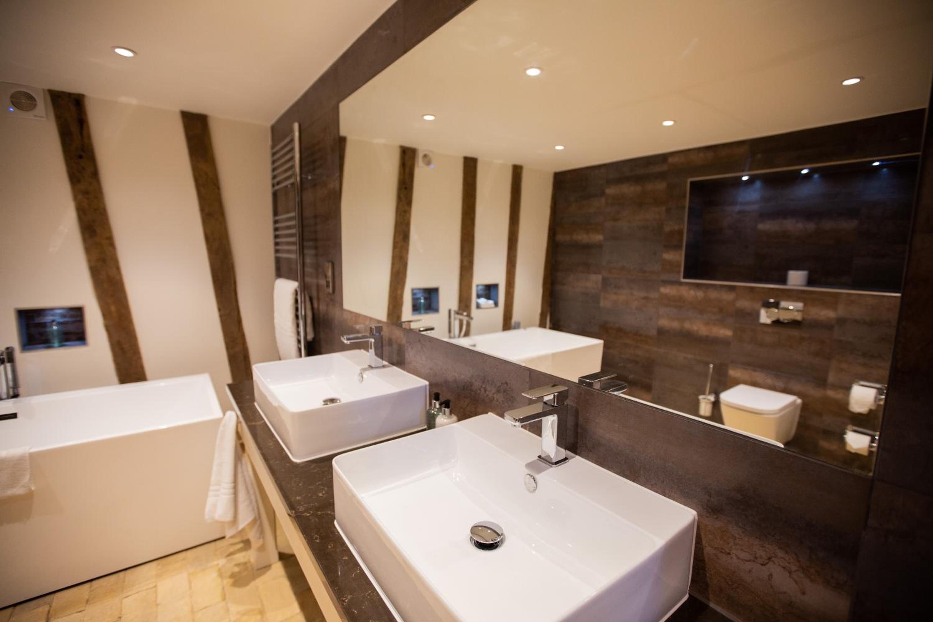 King Suite with Spa Bath photo 2