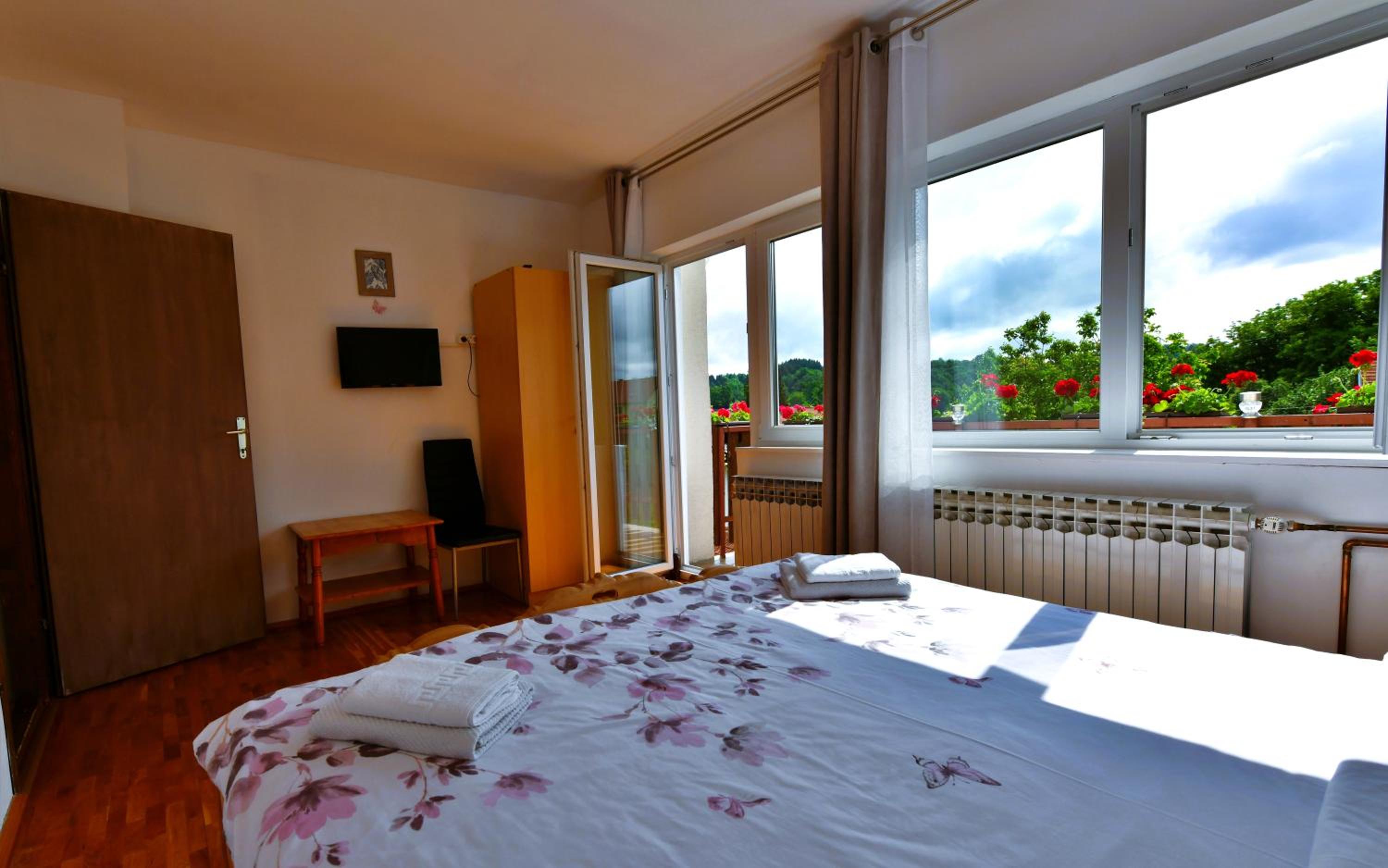 Two-Bedroom Apartment - Photo 4