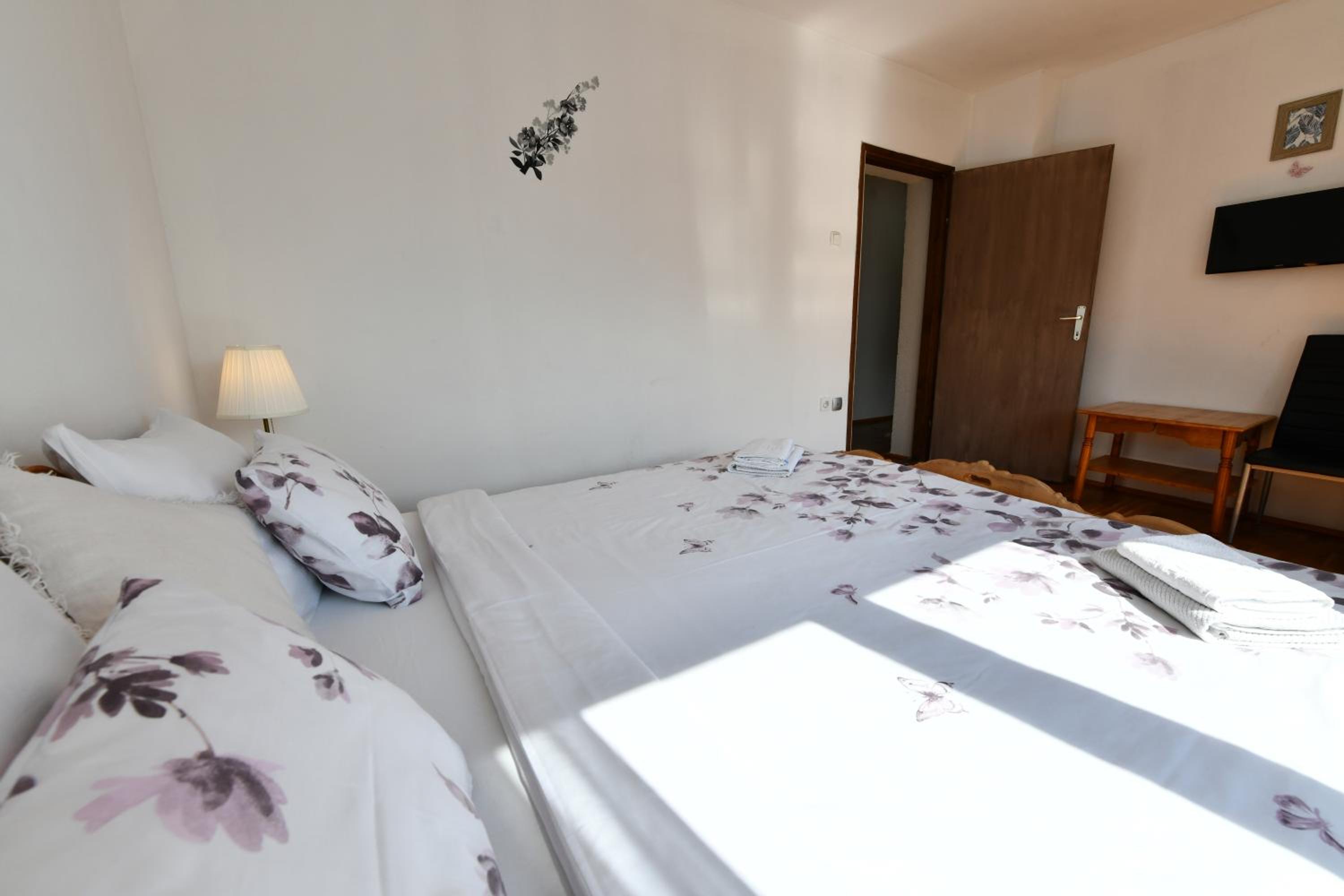 Two-Bedroom Apartment - Photo 2