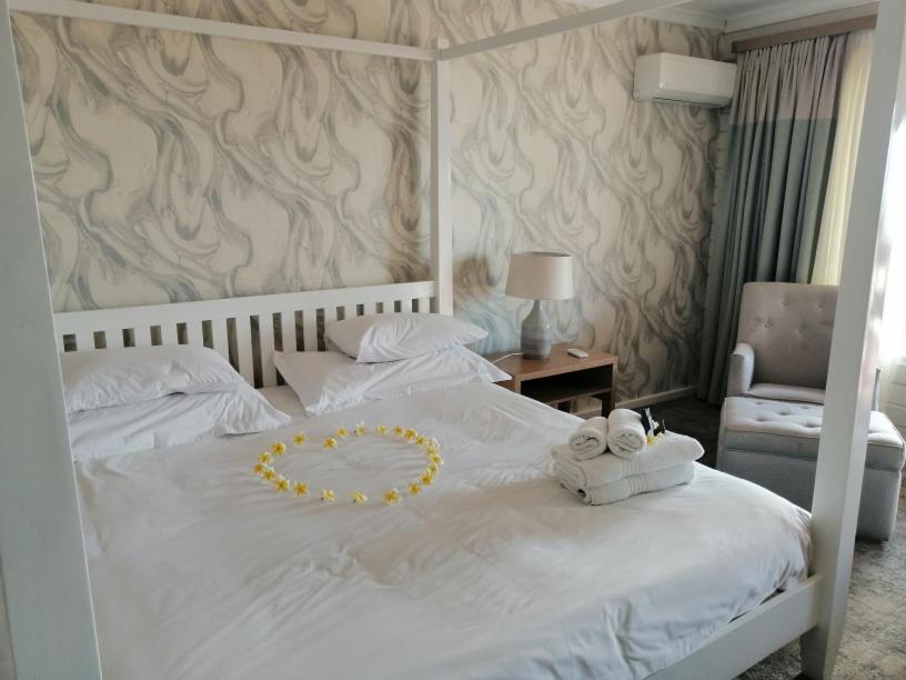 Honeymoon Suite - Photo 8
