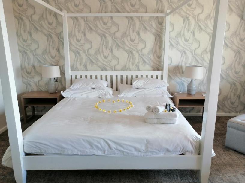 Honeymoon Suite - Photo 7