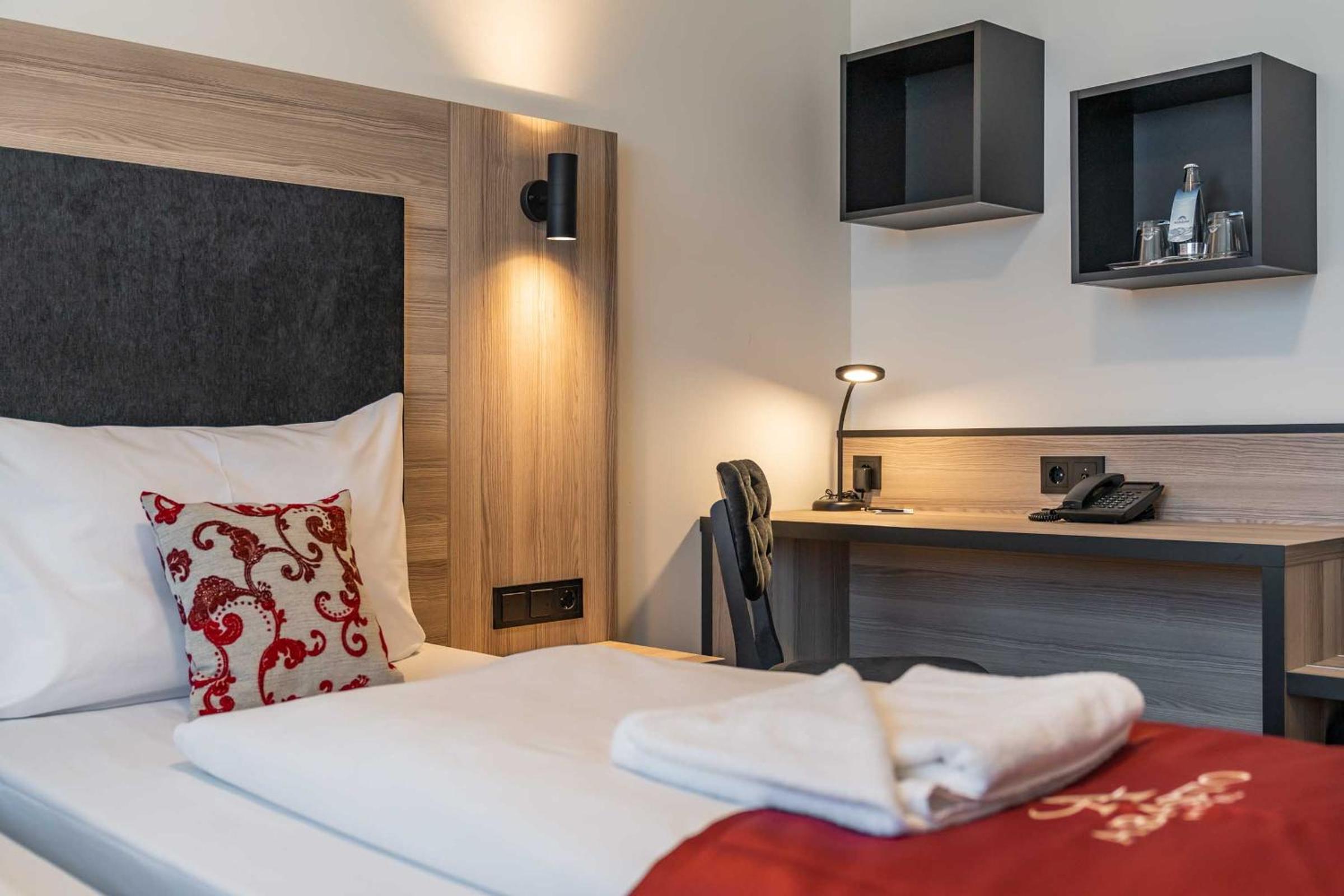 Standard Double Room - Photo 3