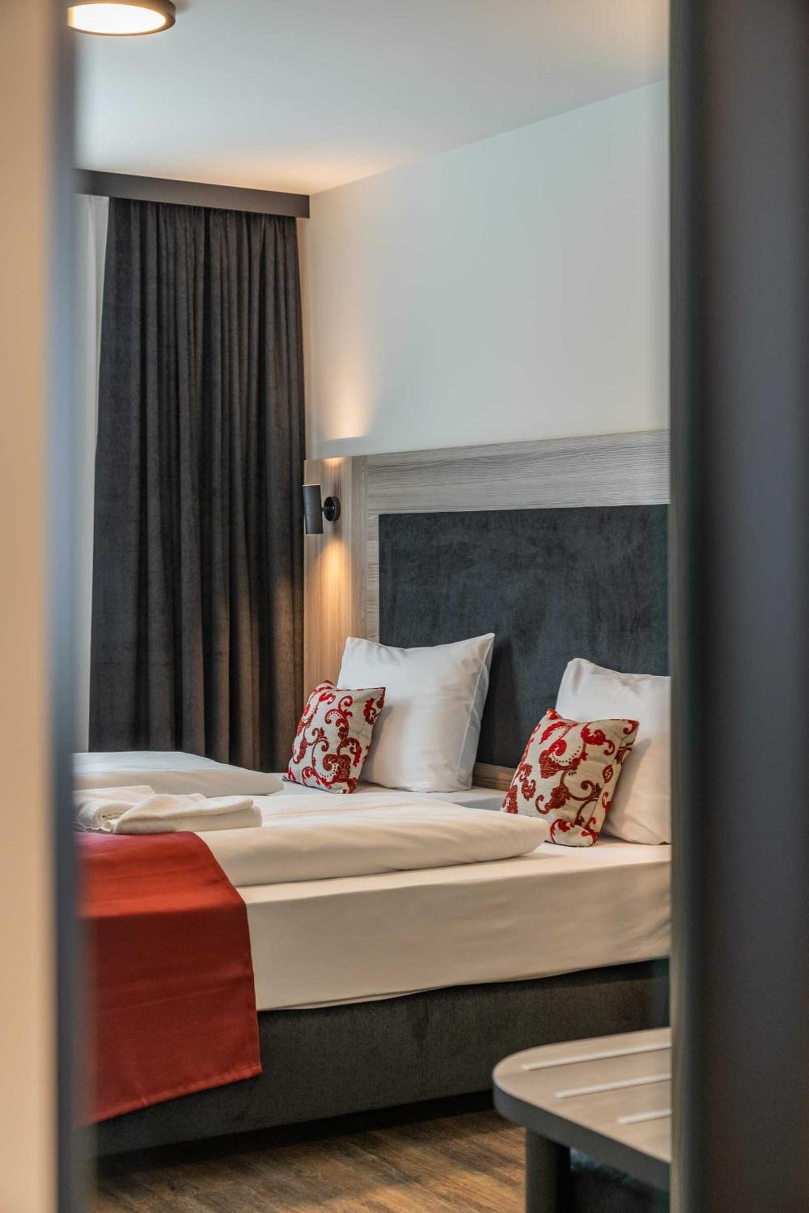 Standard Double Room - Photo 7