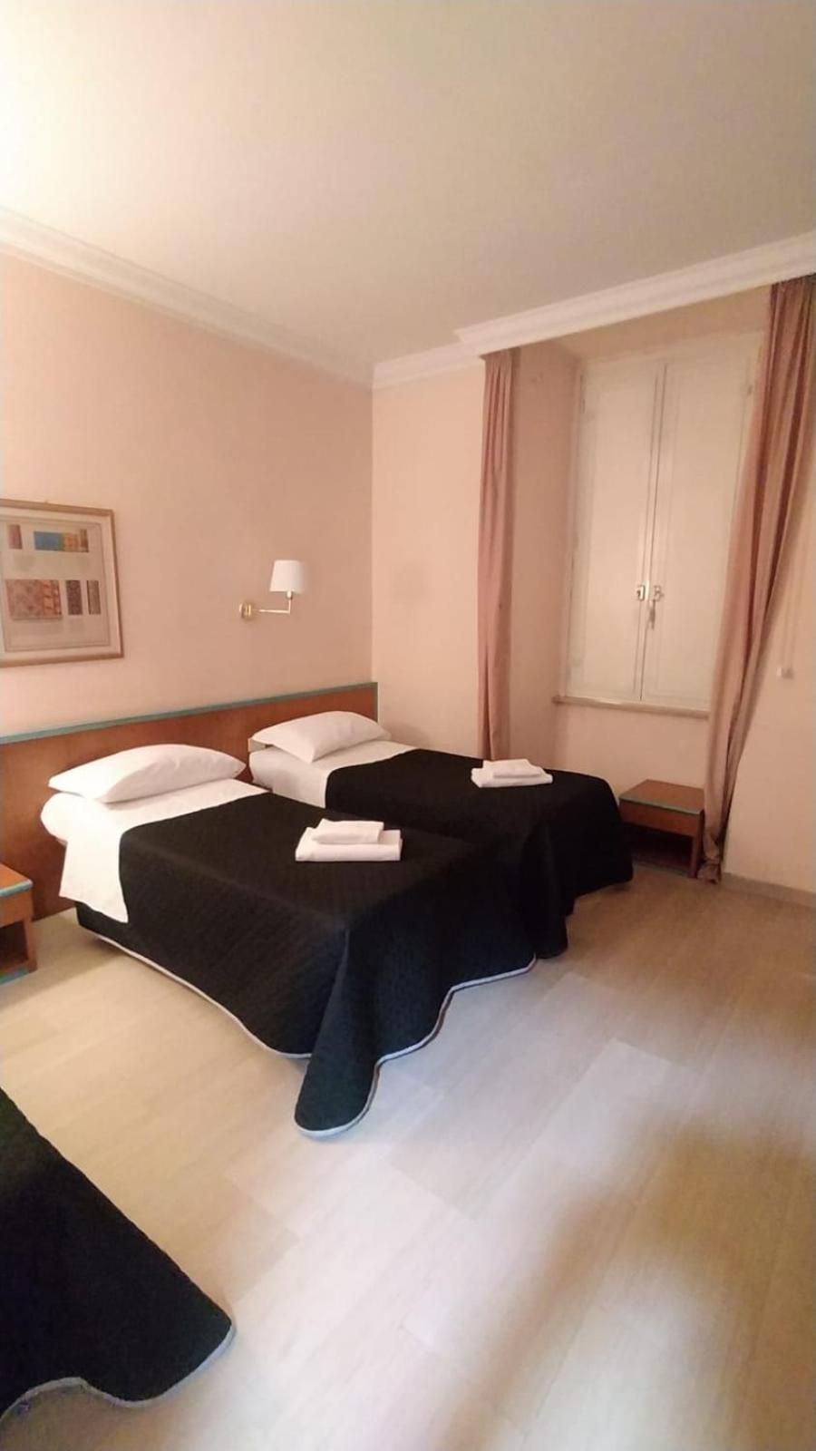 Deluxe Double or Twin Room photo 1