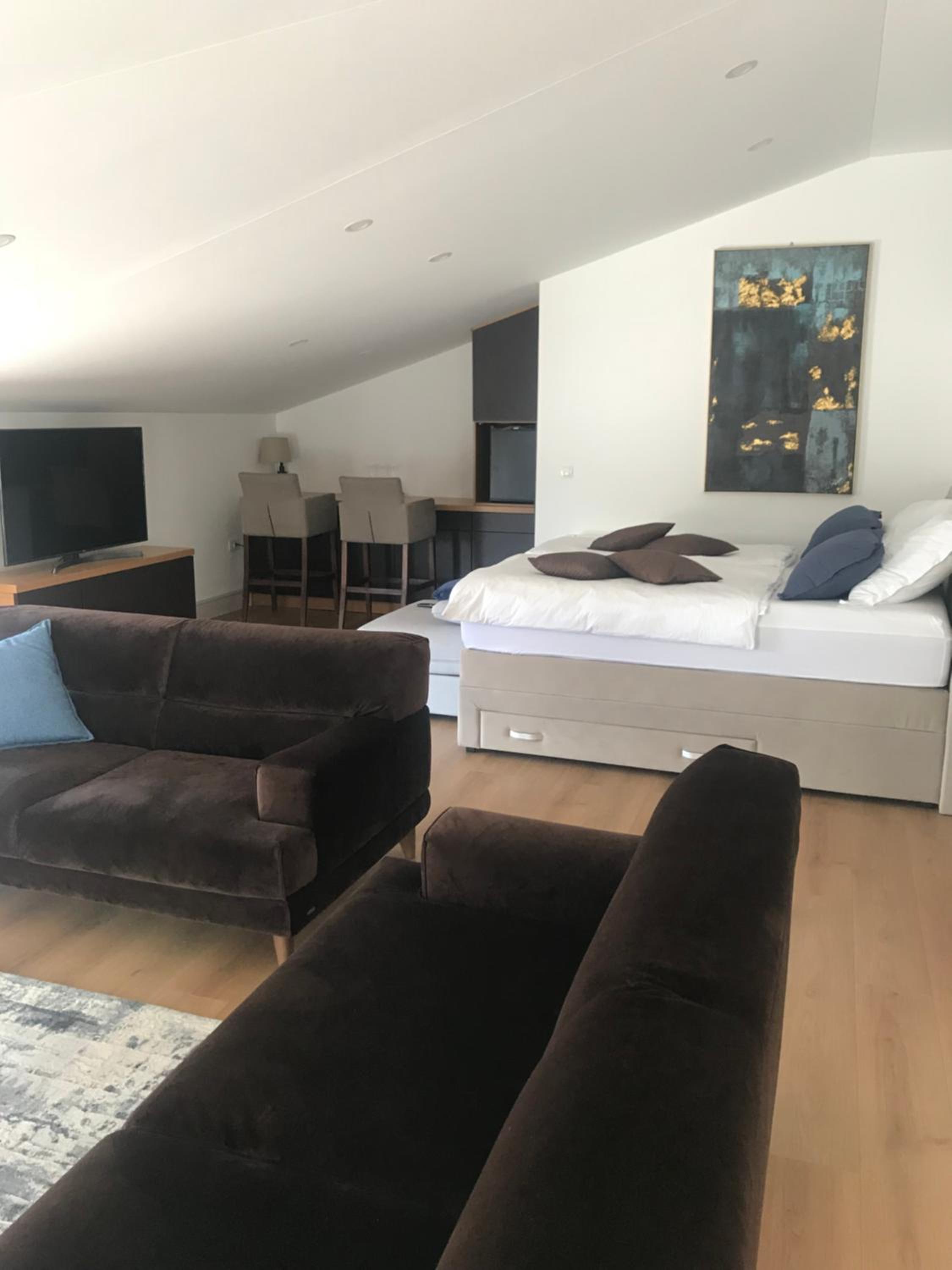 One-Bedroom Apartment - Photo 1