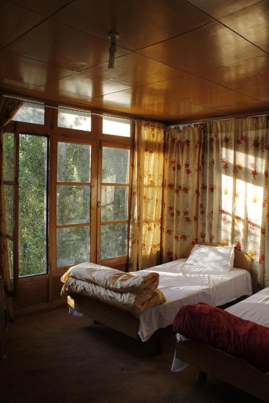 Double or Twin Room with Shared Bathroom photo 1