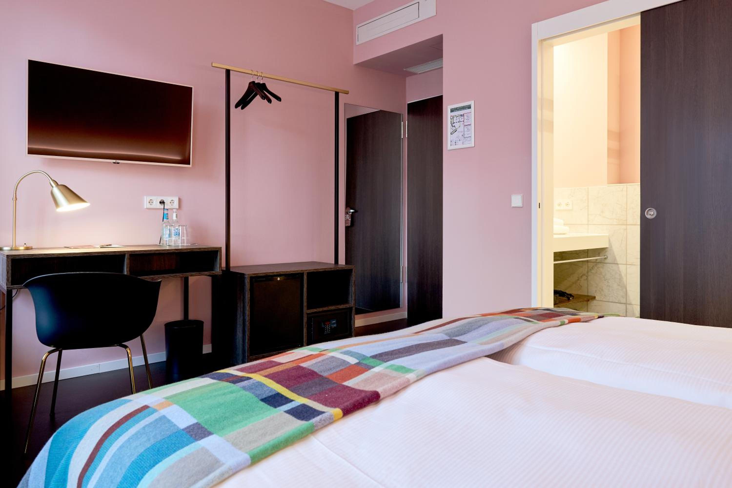 Comfort Plus Room with Kingsize Bed - Photo 14