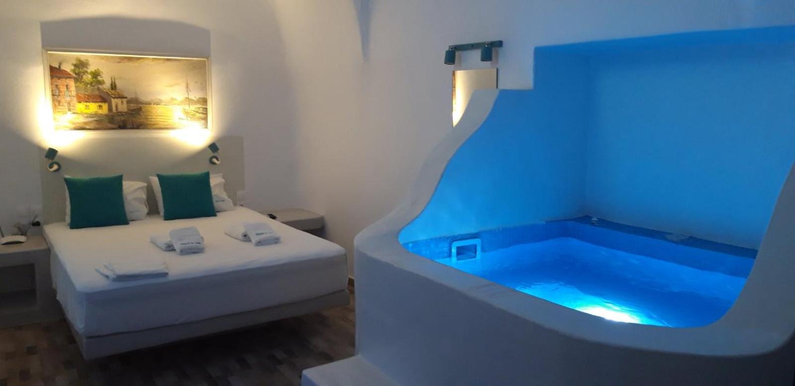 Traditional One-Bedroom Cave House with Indoor Hot Tub photo 3