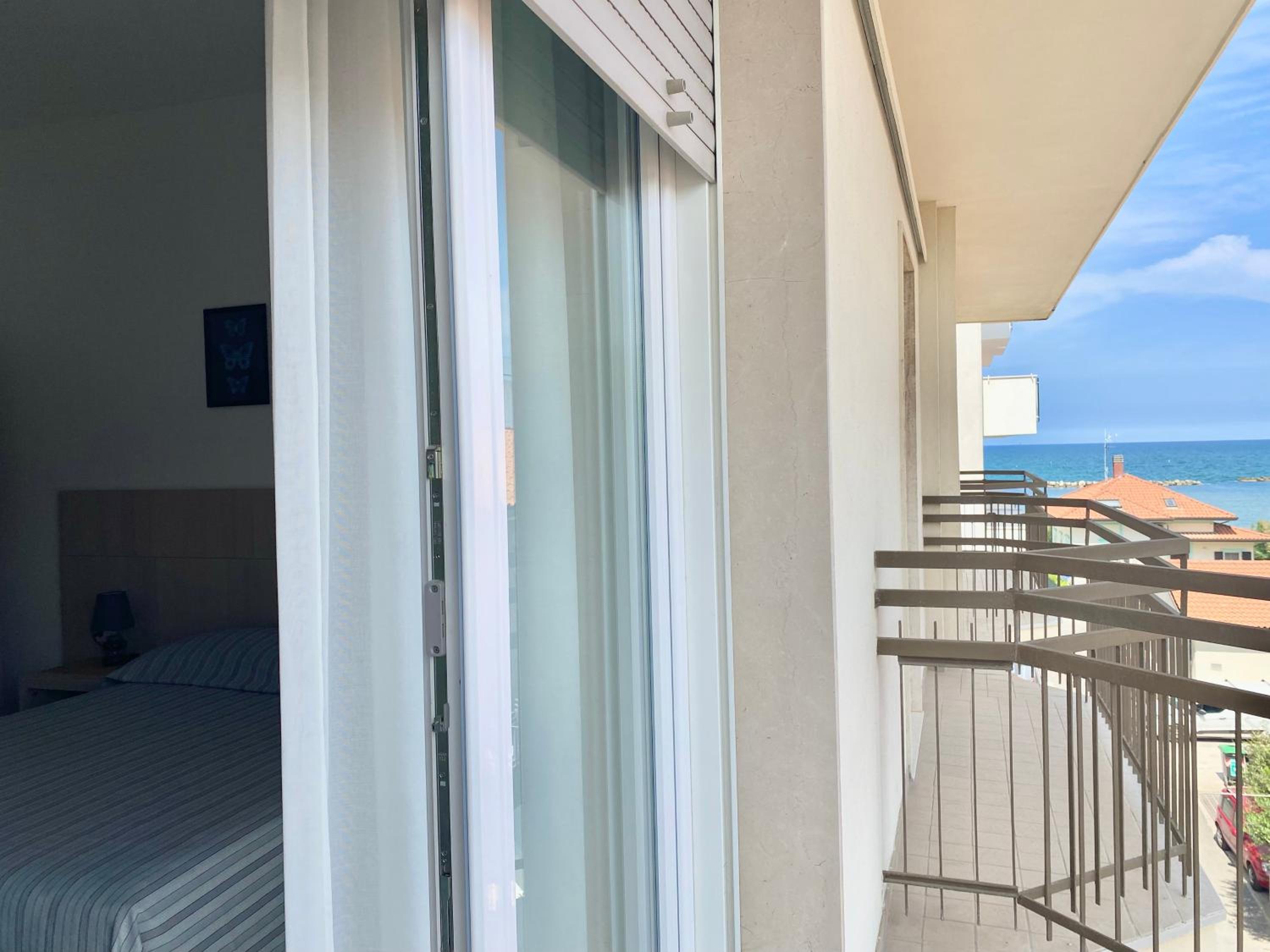 Double Room with Balcony and Sea View photo 2