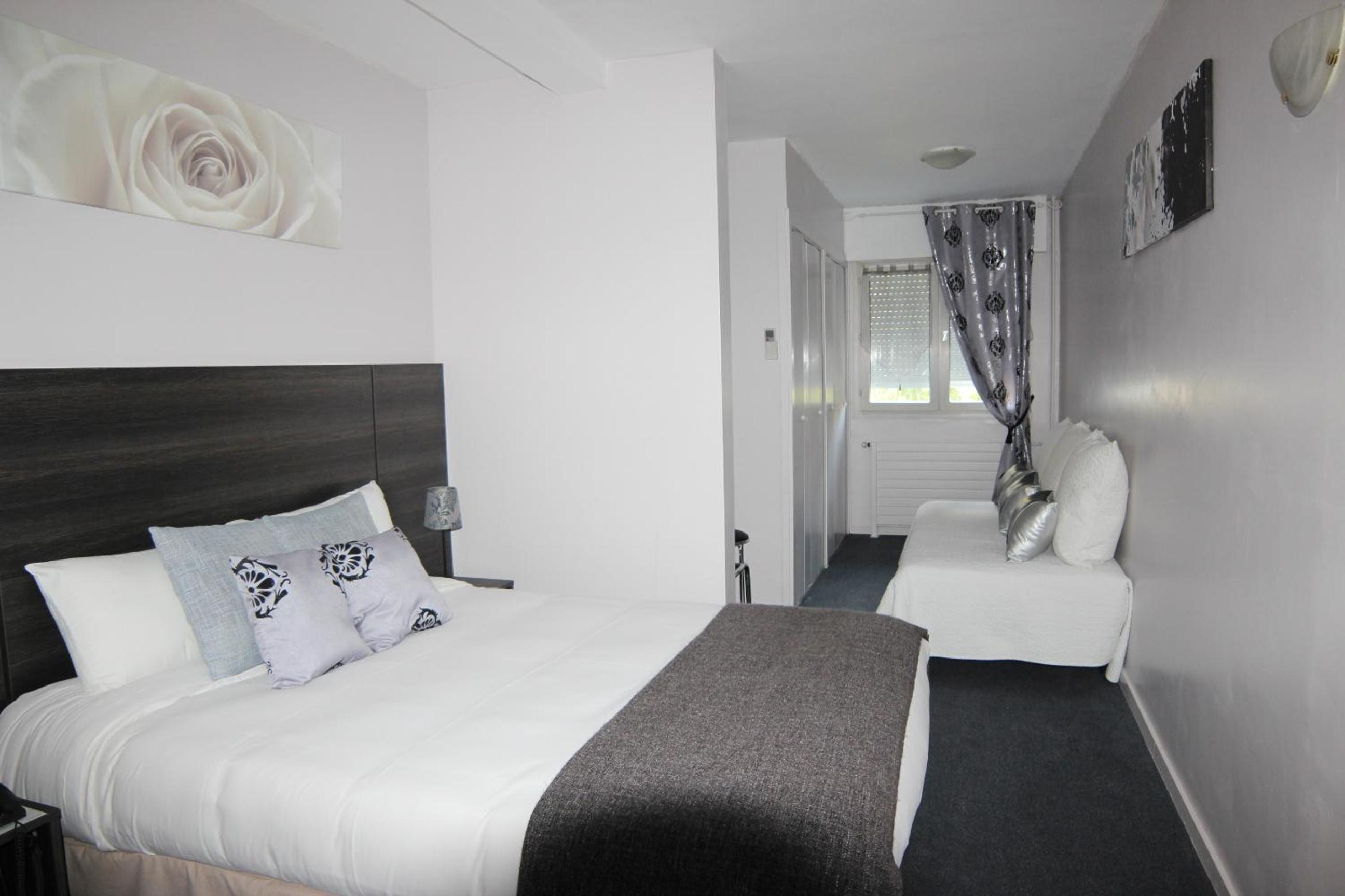 Double Room - Photo 8
