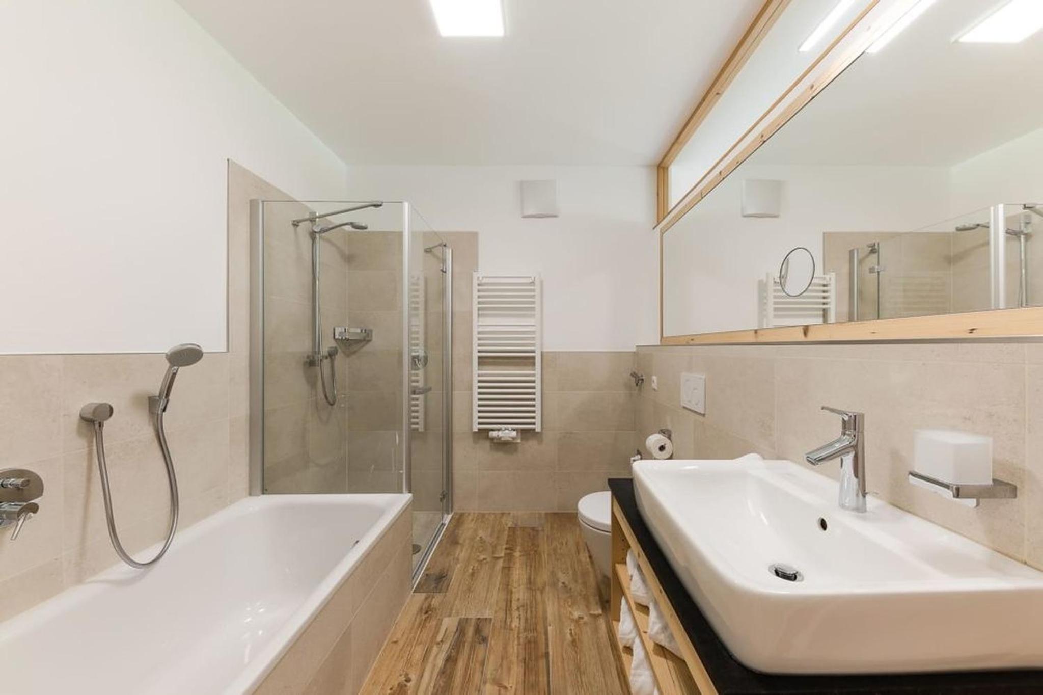 Two-Bedroom Deluxe Apartment with Garden View photo 3