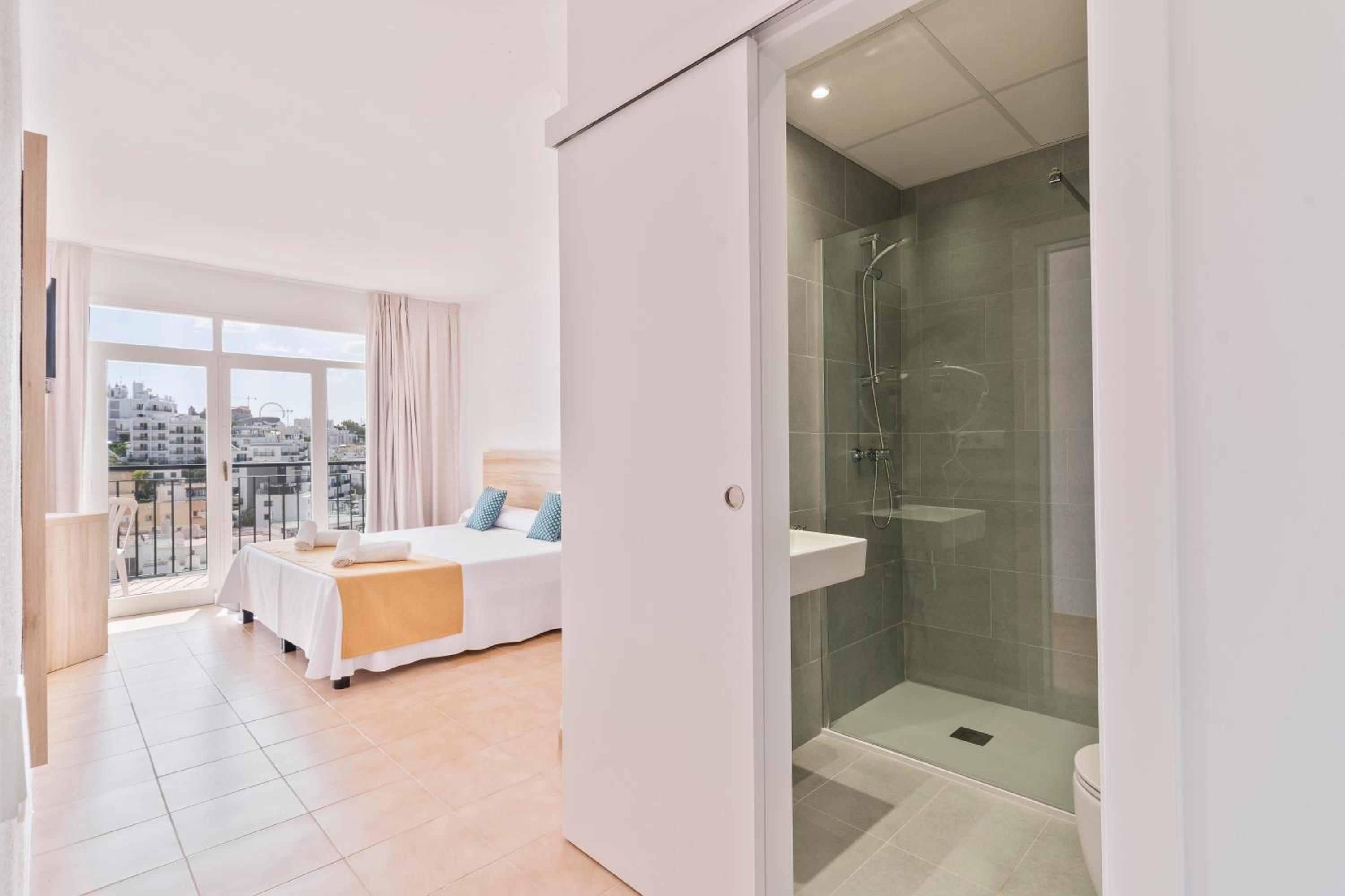 Double Room - Photo 17