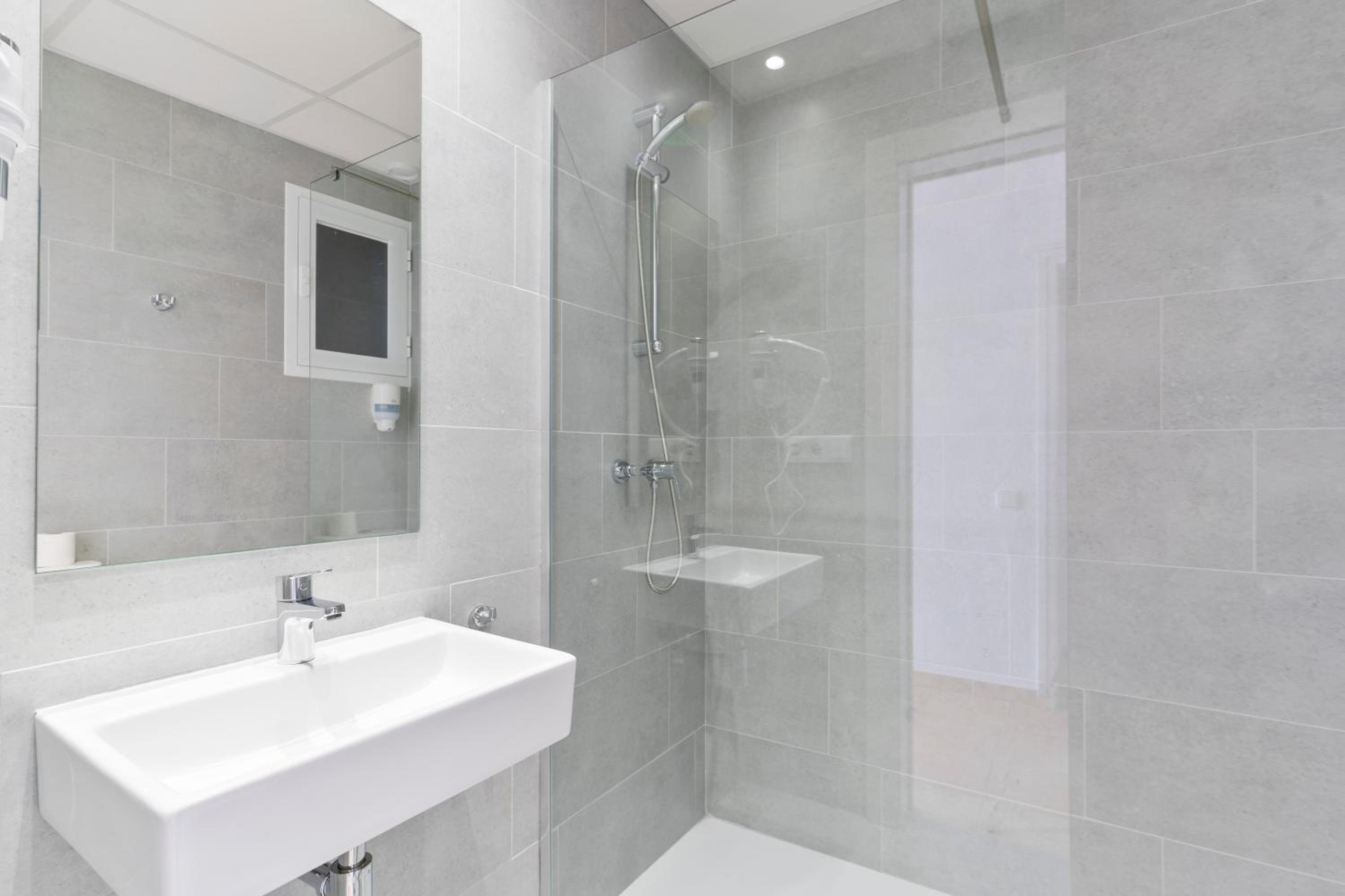 Double Room - Photo 5